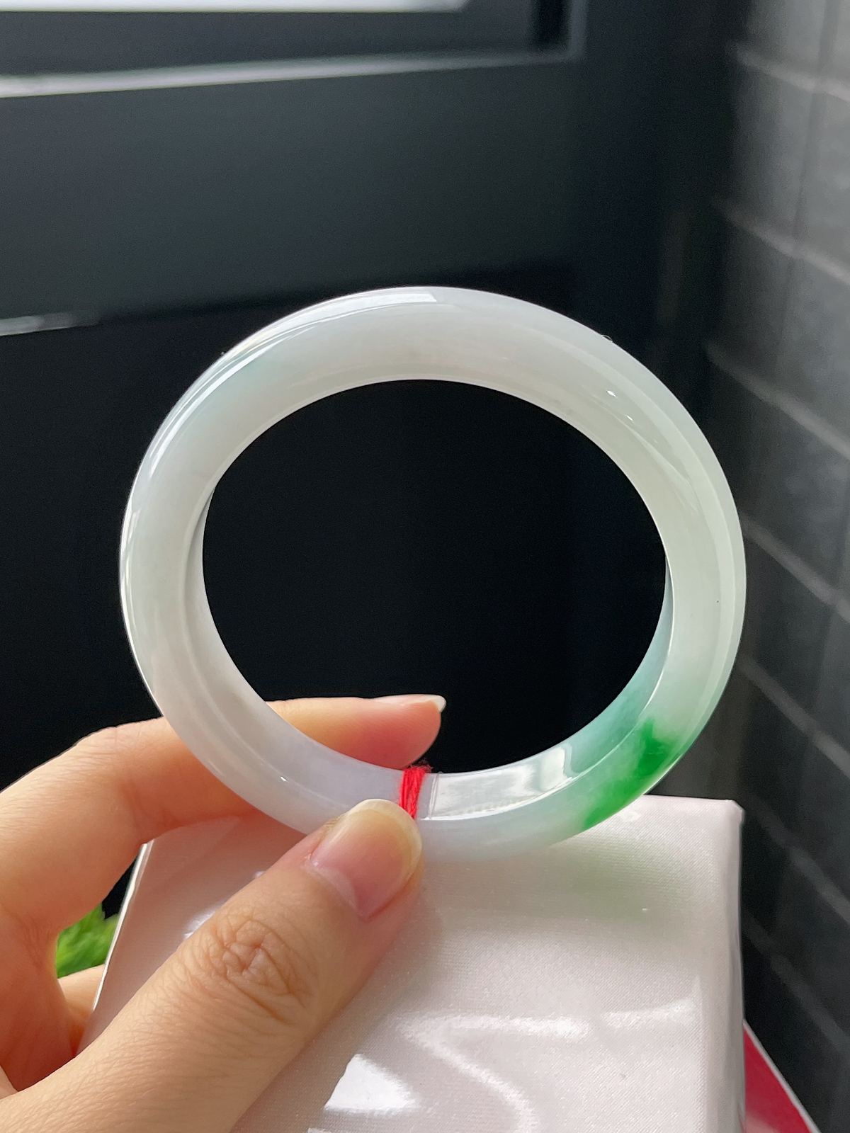 正圈55.5圈口，翡翠冰糯种飘绿手镯