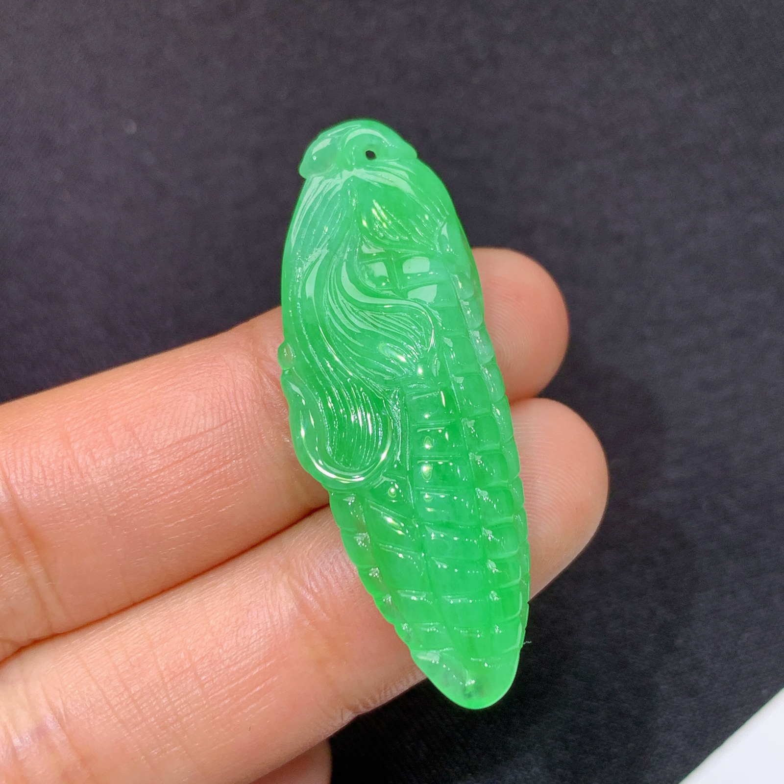 阳绿玉米吊坠 冰润色阳，玉质细腻，种水足，Fuy 尺寸39.5*14.4*5.3