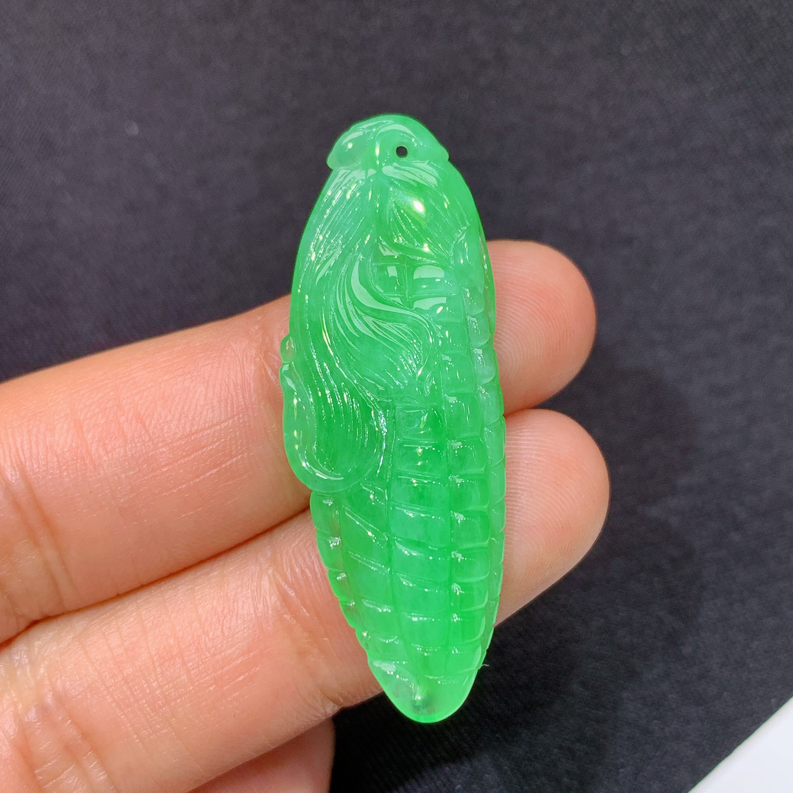 阳绿玉米吊坠 冰润色阳，玉质细腻，种水足，Fuy 尺寸39.5*14.4*5.3