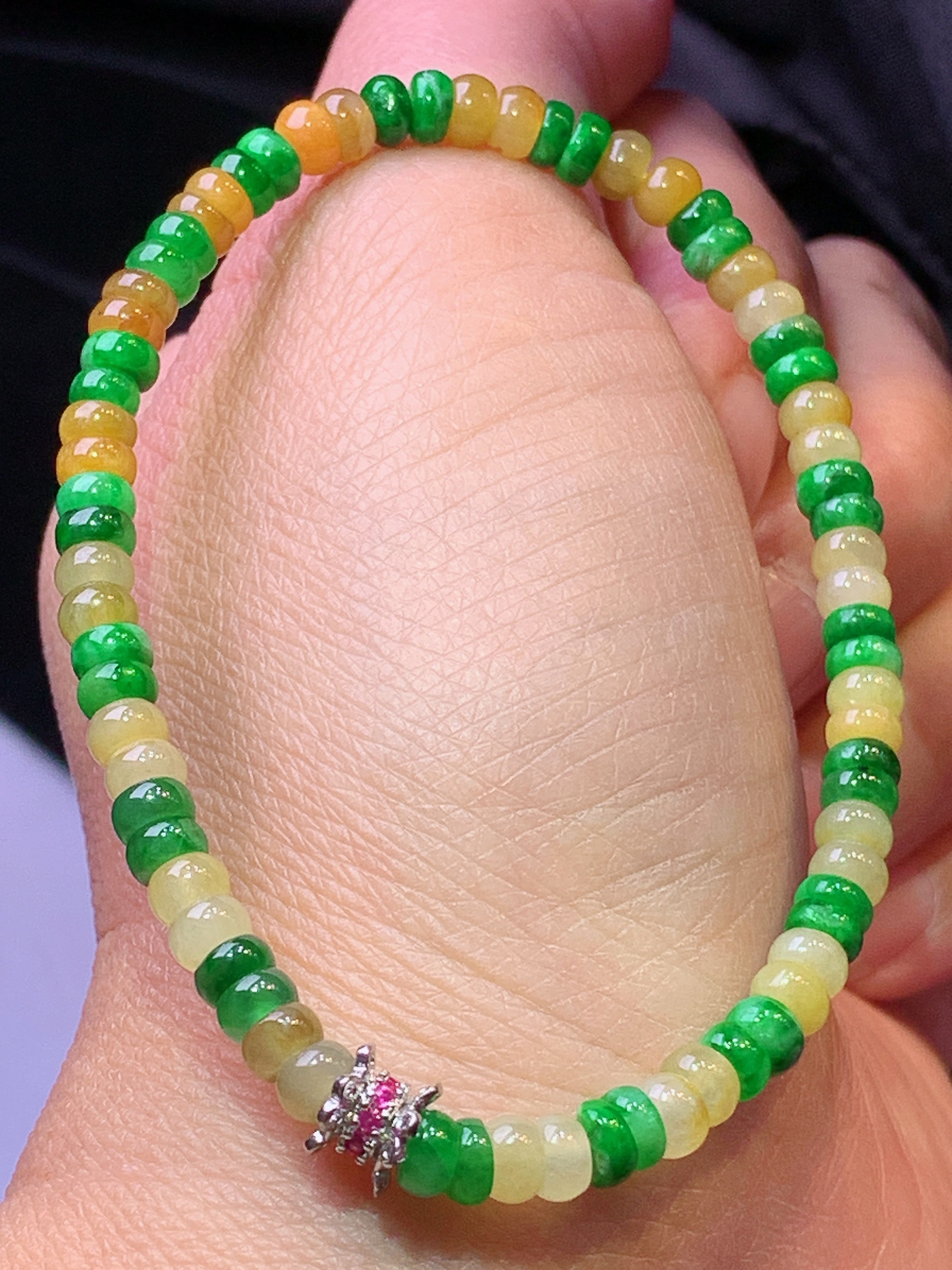 黄绿算盘珠手链 玉质细腻 色泽艳丽清新 水润亮眼 整体尺寸4.5*3w1
