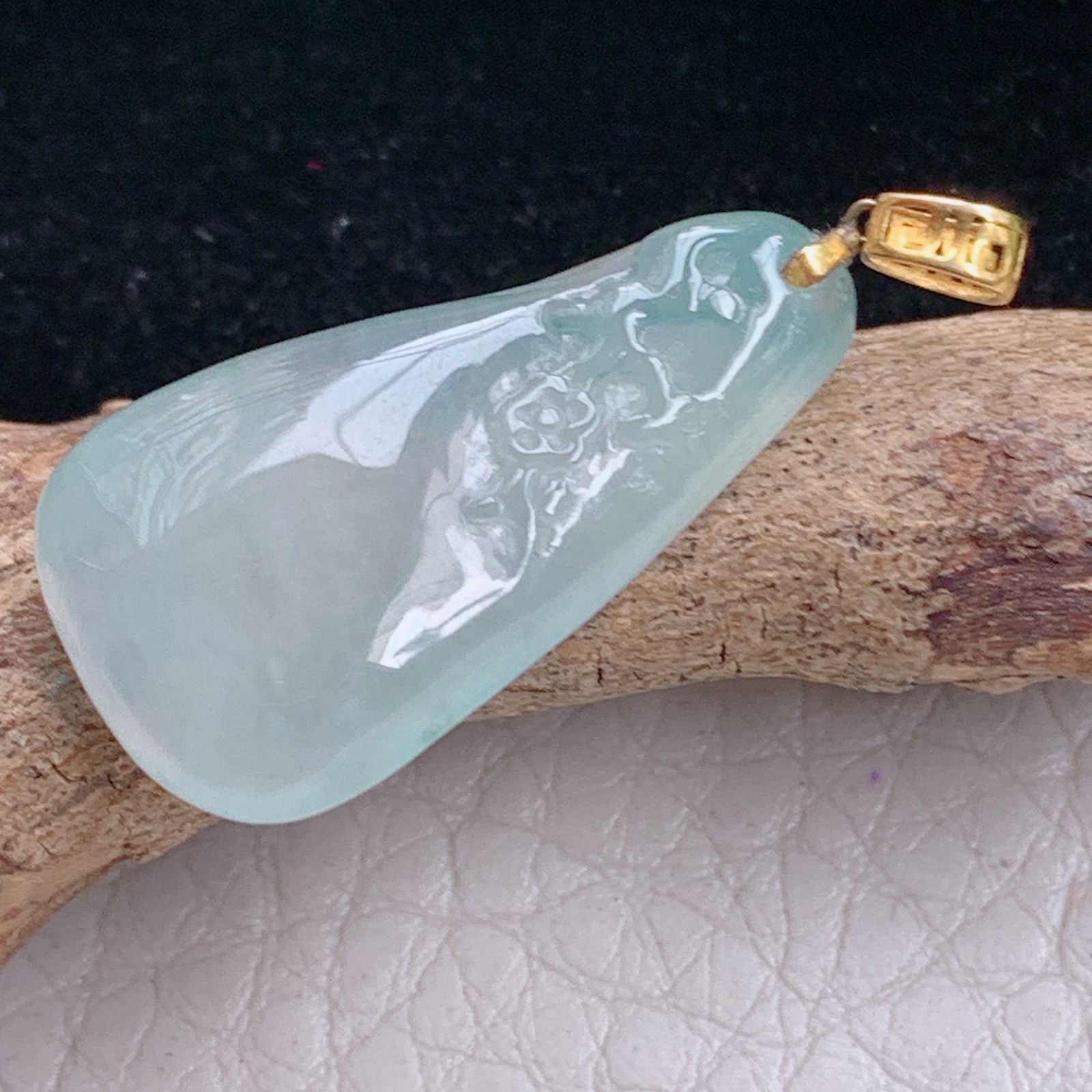 lz实拍25.3*13.6*8.8缅甸天然翡翠a货精雕冰晴一路美好玉吊坠