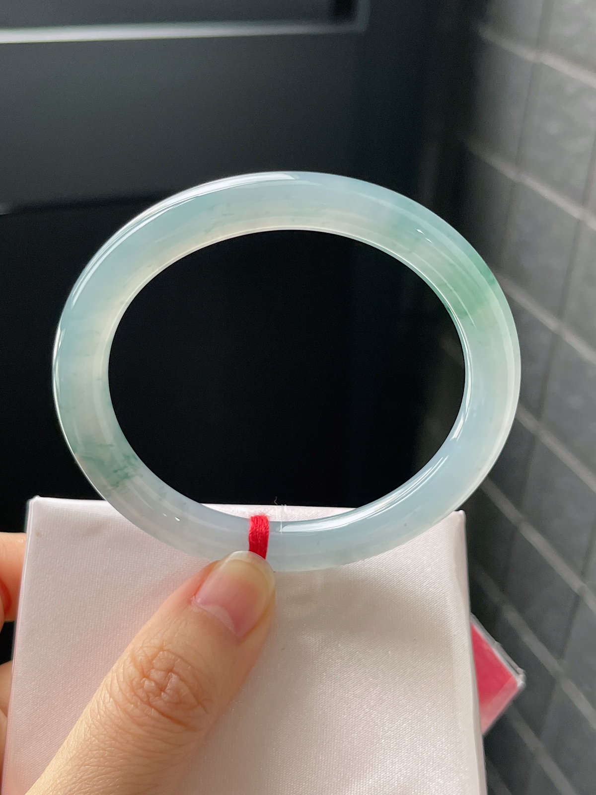 贵妃镯55.5圈口，翡翠冰糯种飘花手镯