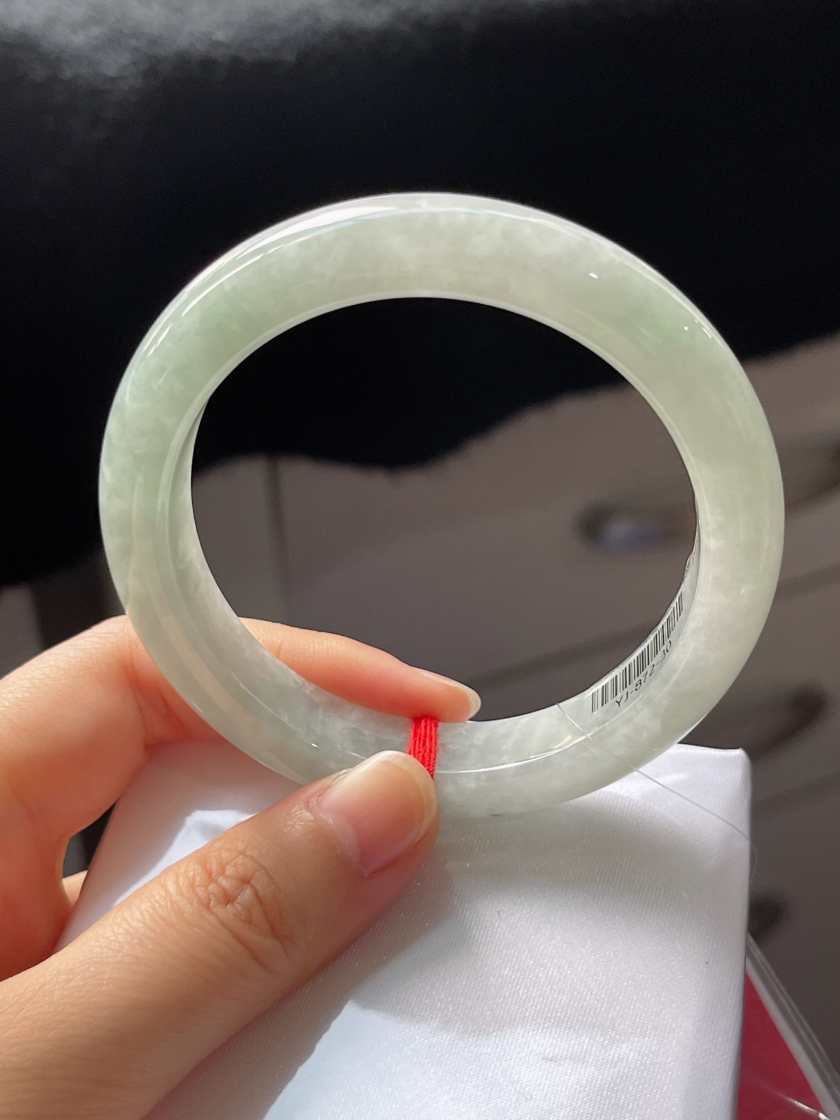 正圈55.7圈口，翡翠糯化种浅绿色手镯