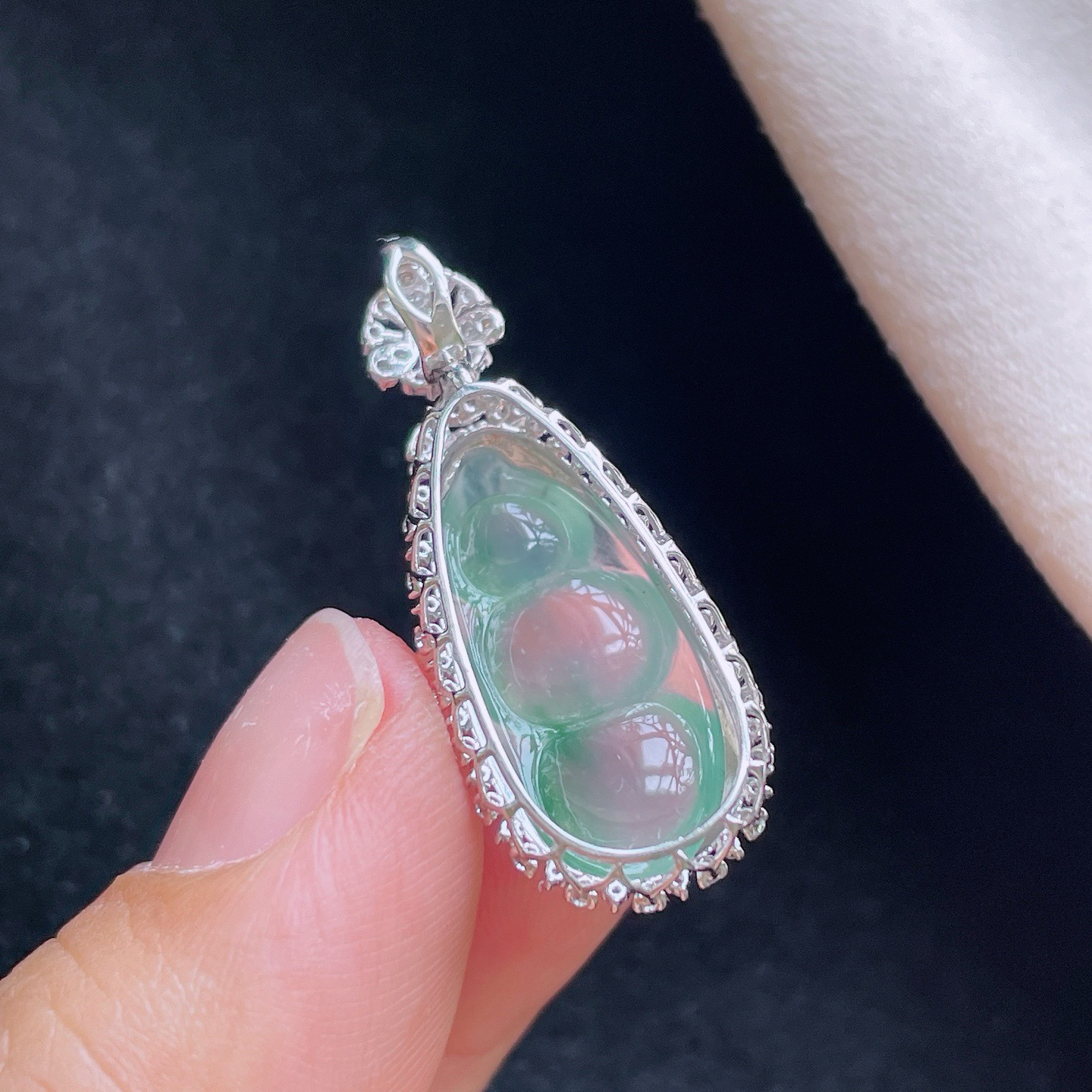 18K 冰种飘花·福豆

整31.6-12.9-10.1
裸21.1-10.4-4.3