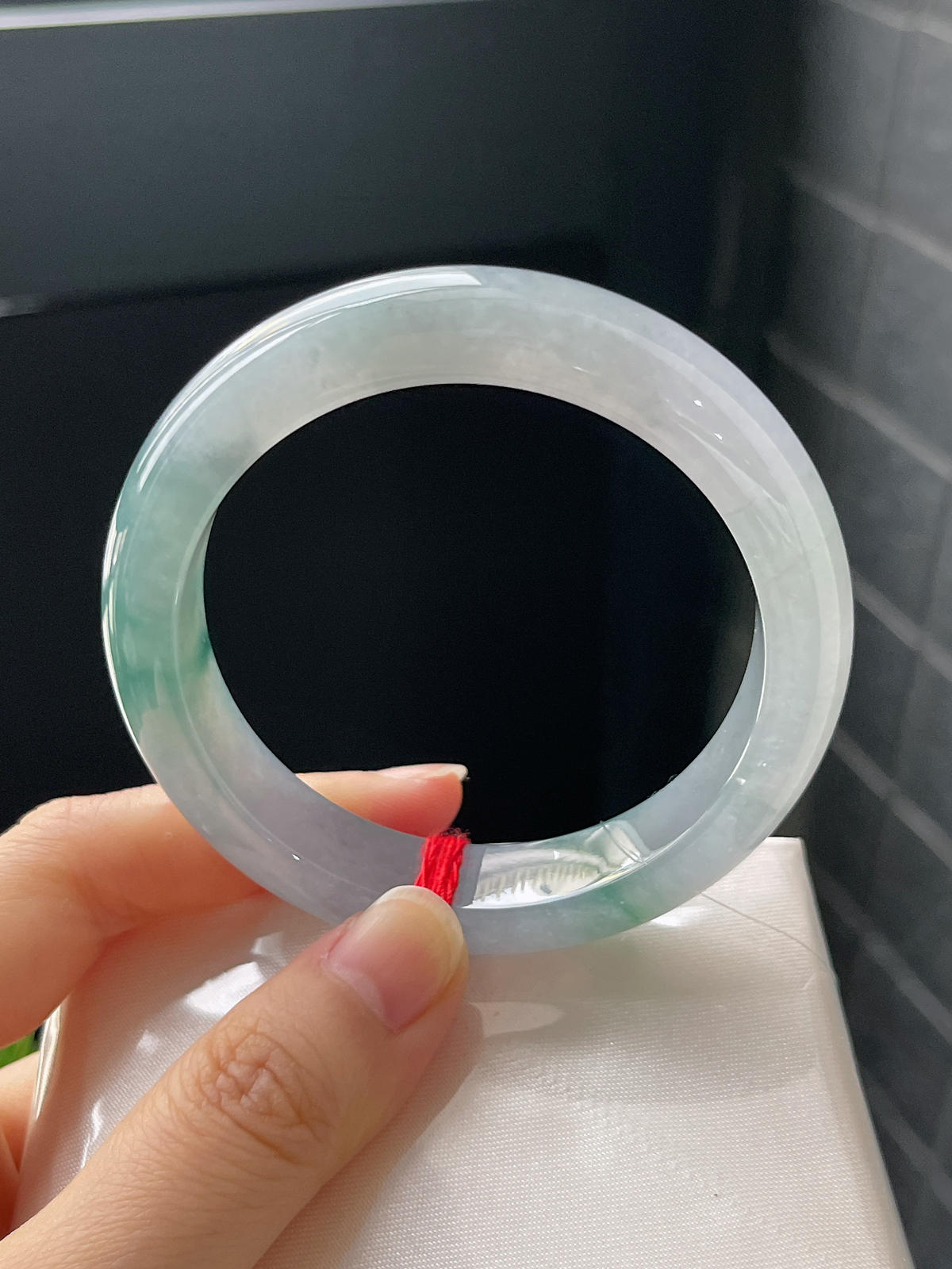 正圈54圈口，翡翠冰糯种飘绿手镯