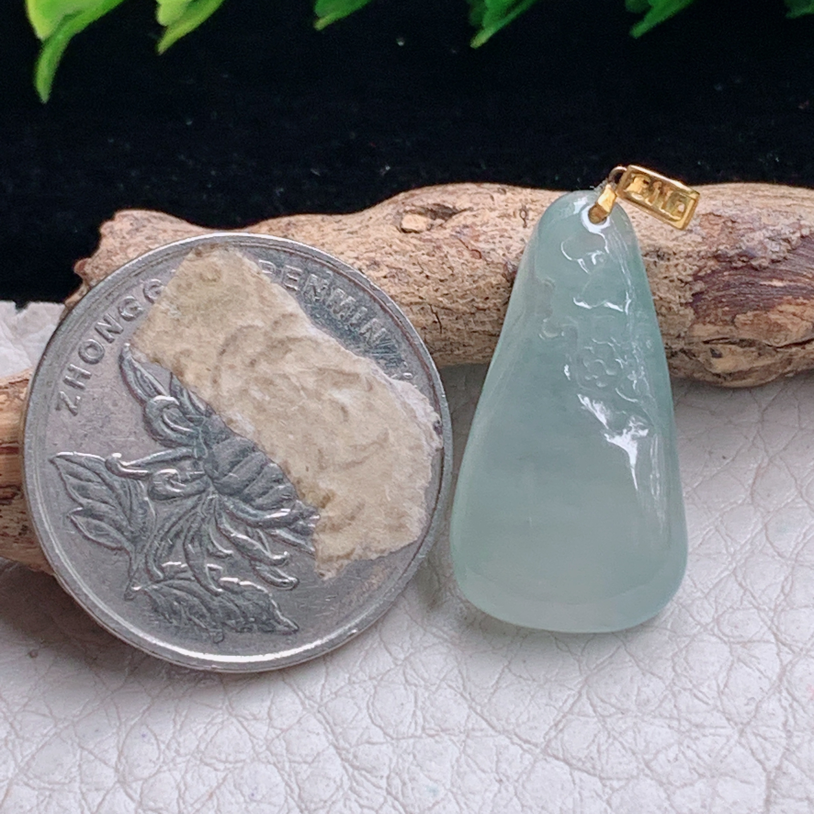 lz实拍25.3*13.6*8.8缅甸天然翡翠a货精雕冰晴一路美好玉吊坠
