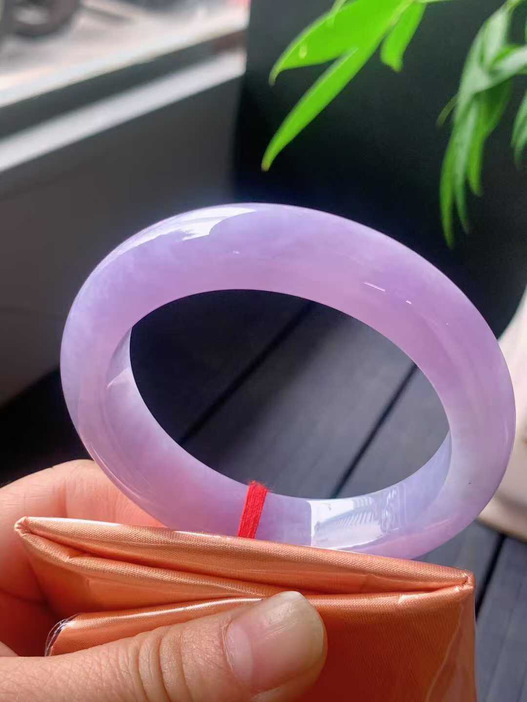 【翡翠名称】老种冰紫罗兰53.8正圈口手镯
【翡翠尺寸】53.8/13/9.3mm适合53-55正圈