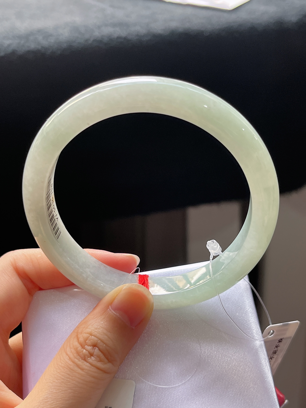 正圈59.4圈口，翡翠糯化种浅绿色手镯