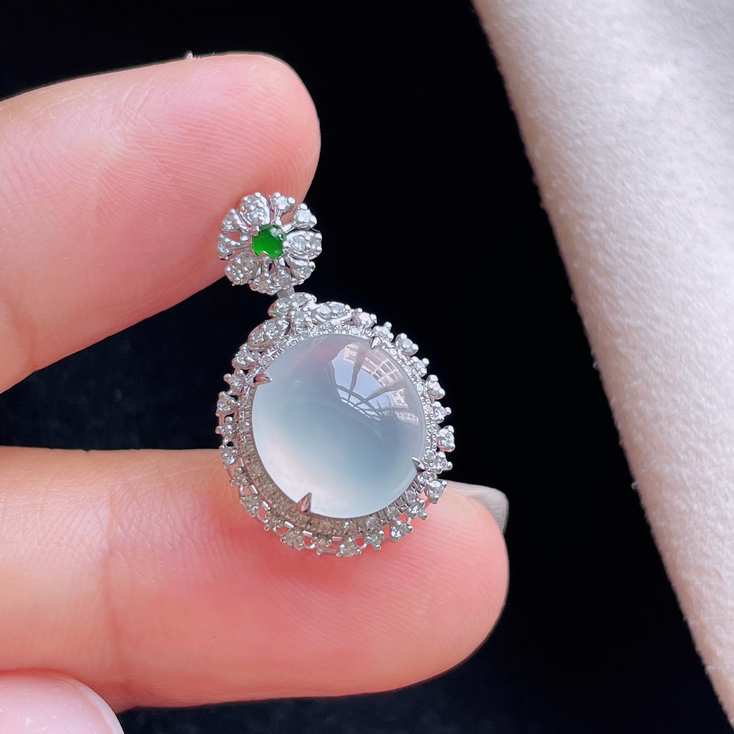 18K 冰种·蛋面吊坠

整22.8-13.8-9.2
裸10.5-9.7-3.5