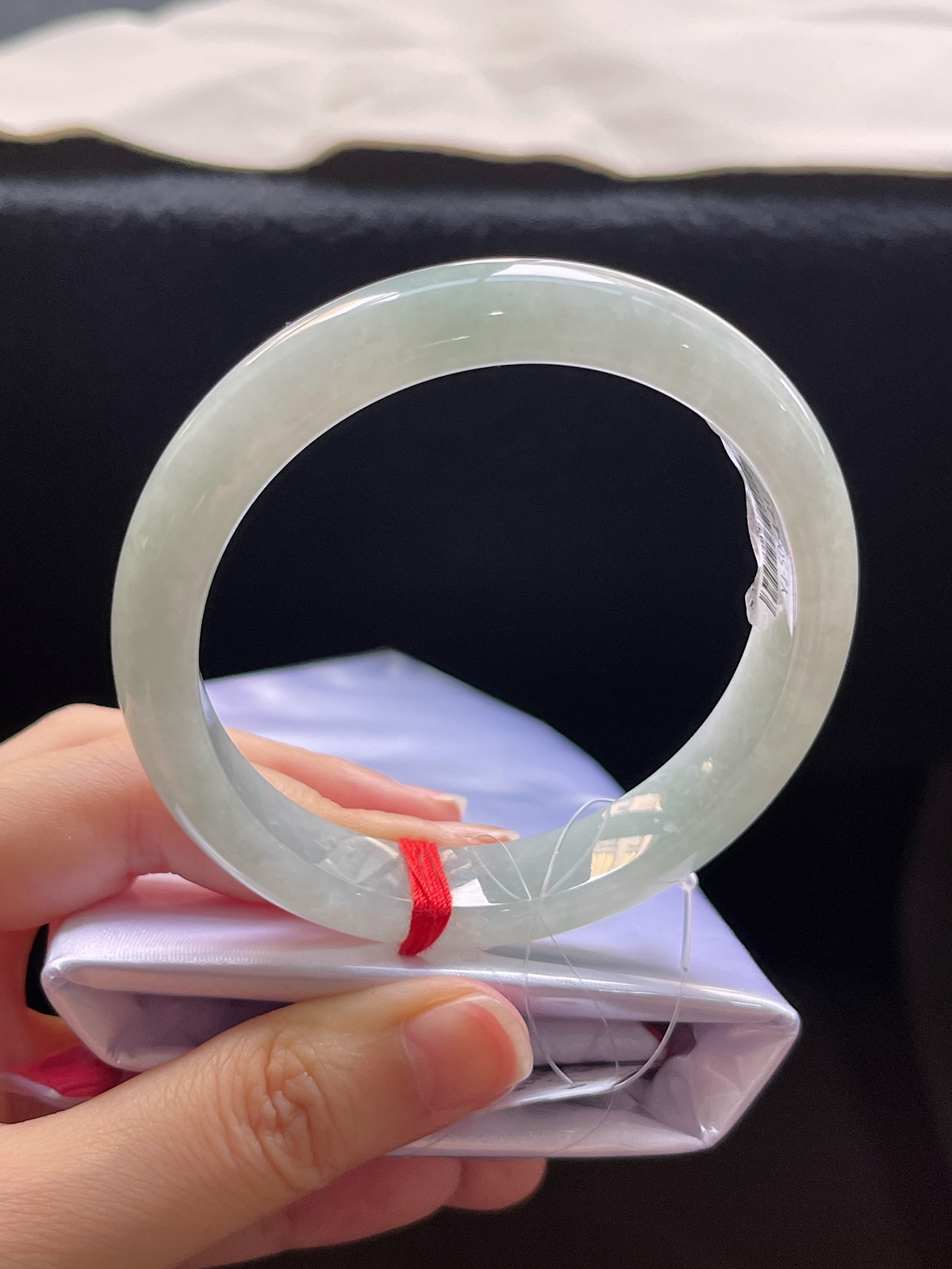 正圈58圈口，翡翠糯化种浅绿色手镯