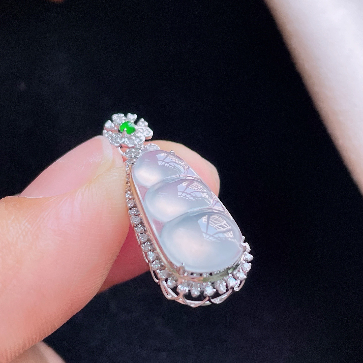 18K 冰种·福豆

整29.5-11.3-8.2
裸19.3-9.2-3