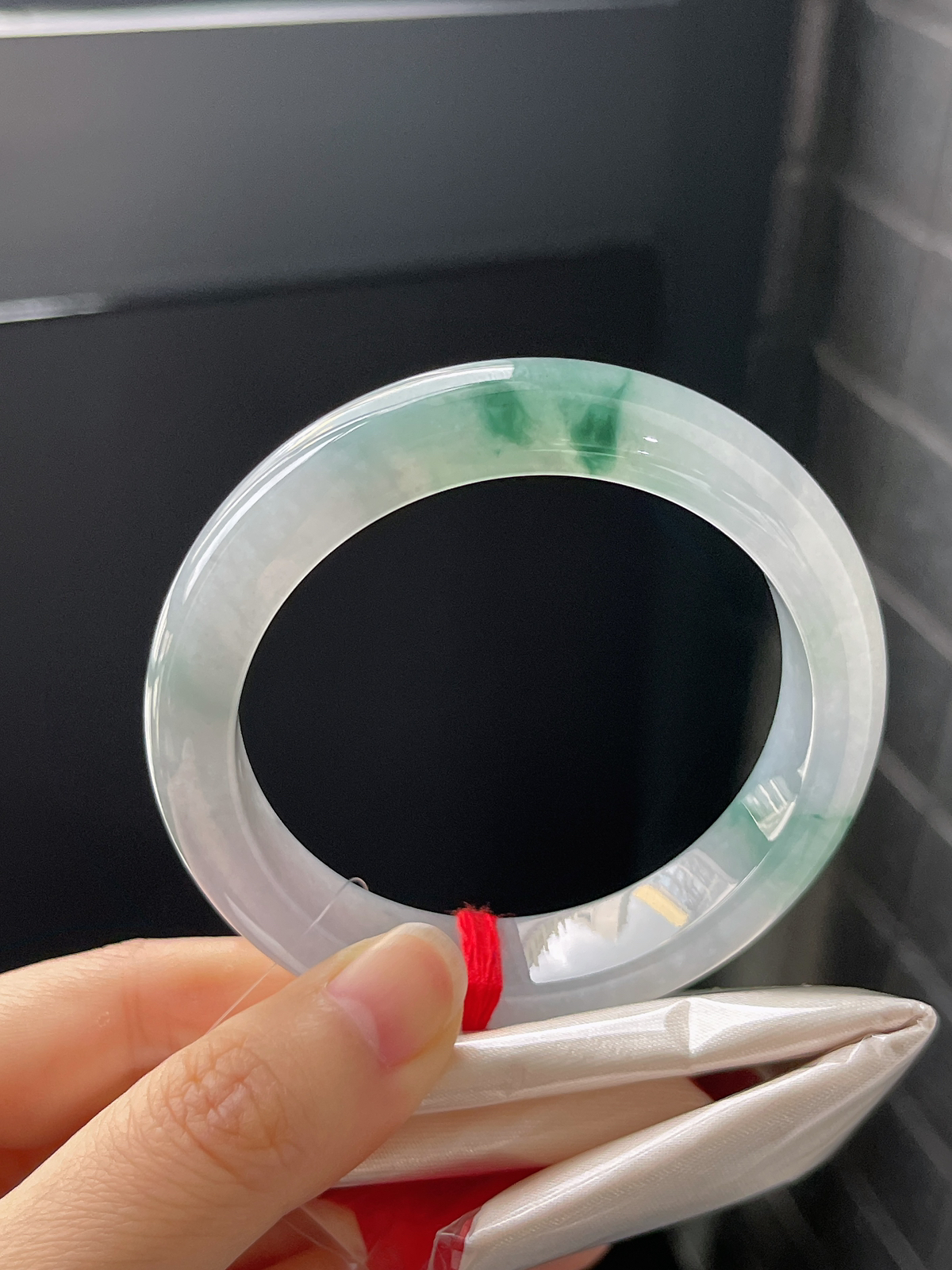 正圈54圈口，翡翠冰糯种飘绿手镯