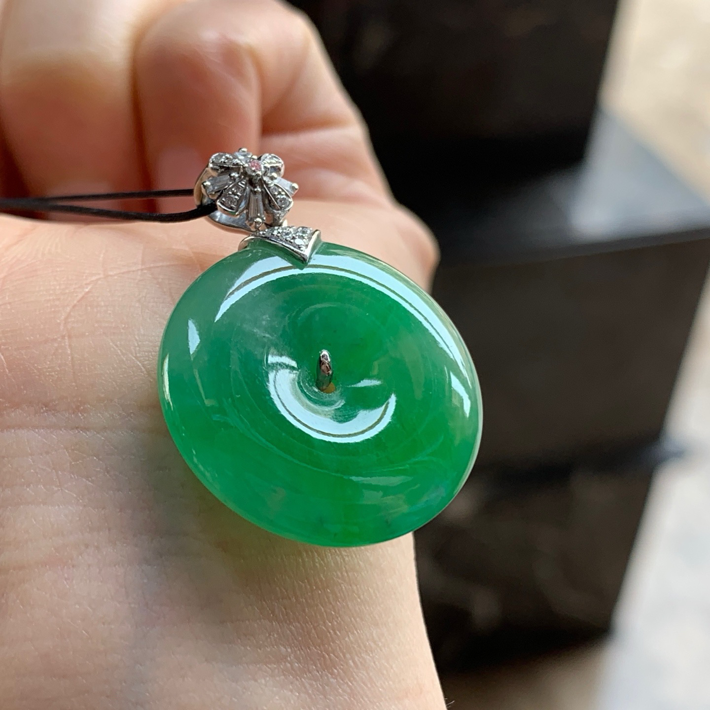 金钻镶嵌绿色平安扣^_^鲜艳 玉质温润