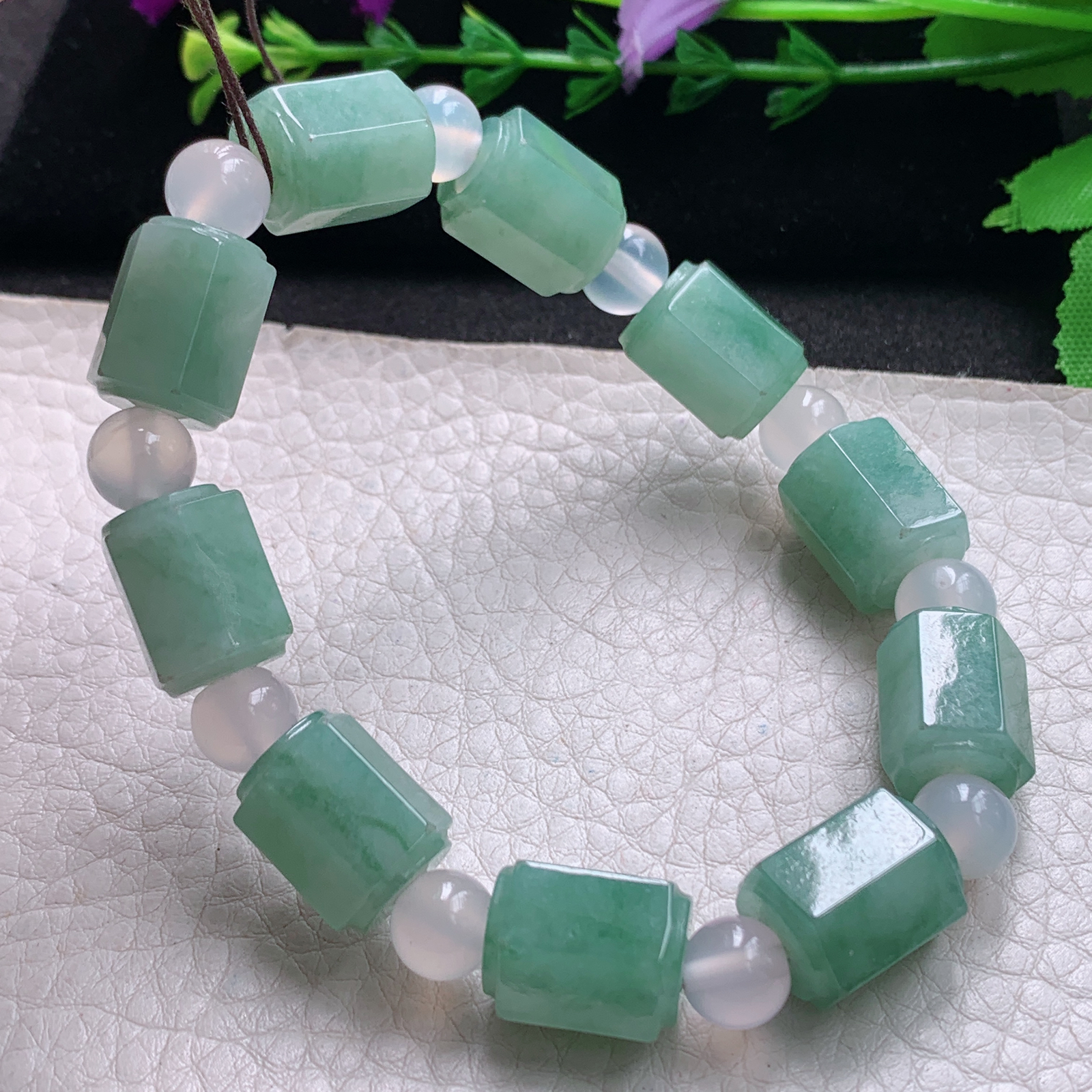 lz实拍14.5*10.8缅甸翡翠精雕冰飘花清爽满绿六六顺玉手链 玉手串