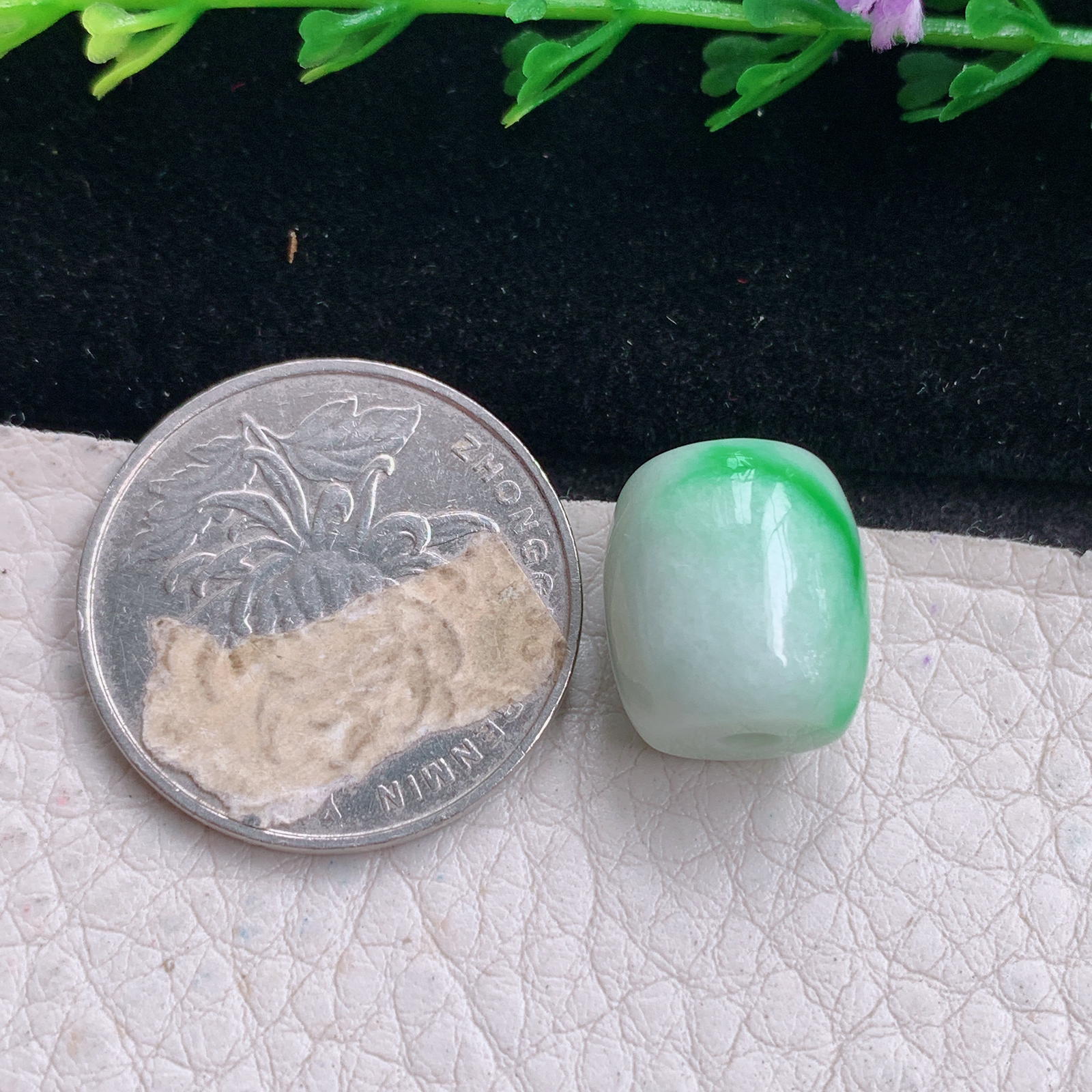 py实拍13.9*12.6缅甸翡翠精雕白底青路路通 财运亨通玉项坠 玉挂件