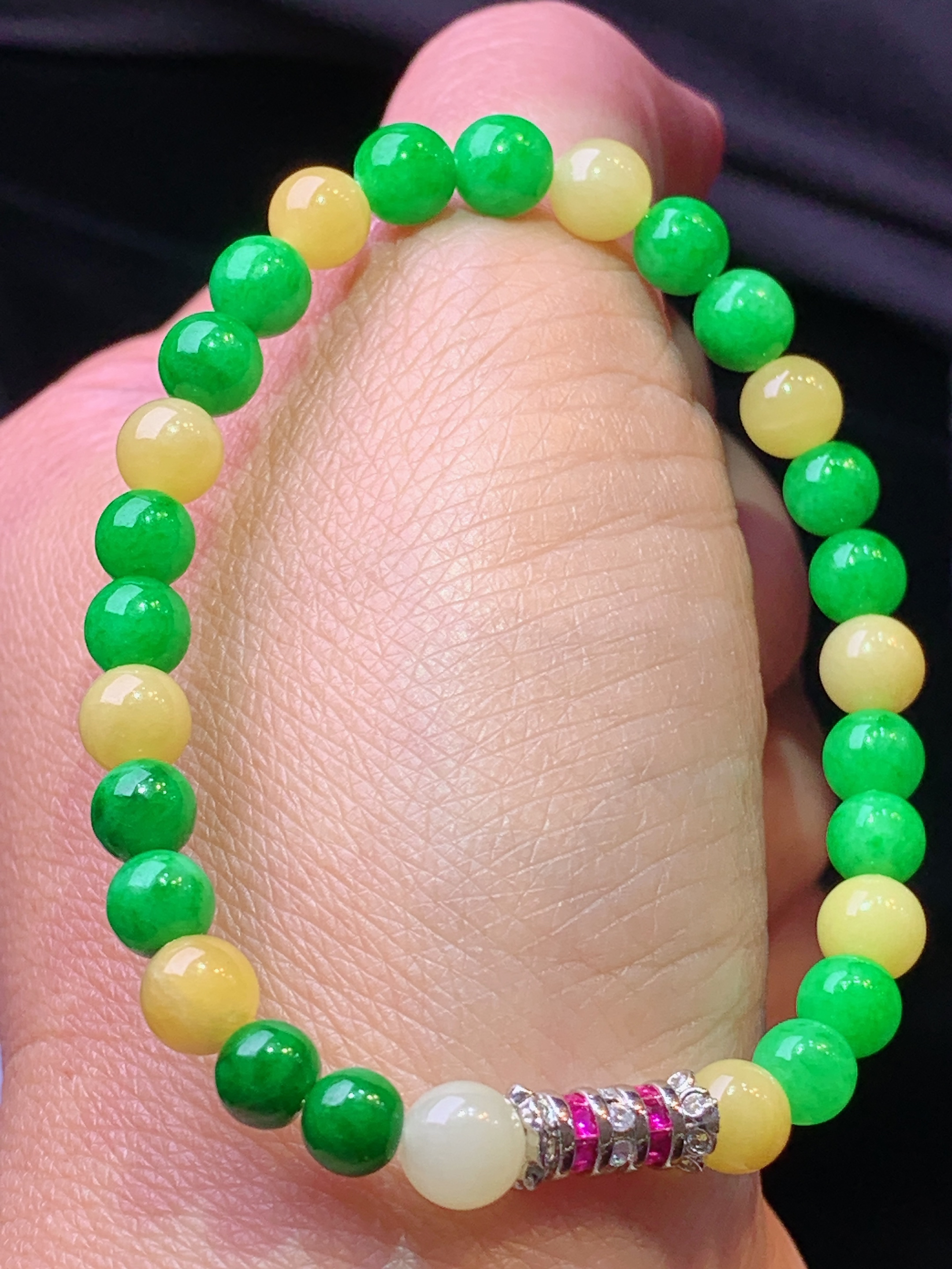 黄绿圆珠手链 玉质细腻 色泽艳丽清新 水润亮眼 整体尺寸6w1
