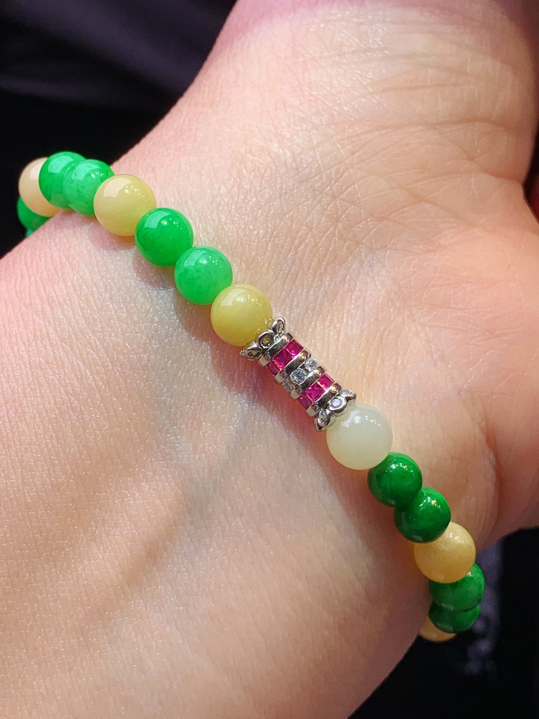 黄绿圆珠手链 玉质细腻 色泽艳丽清新 水润亮眼 整体尺寸6w1