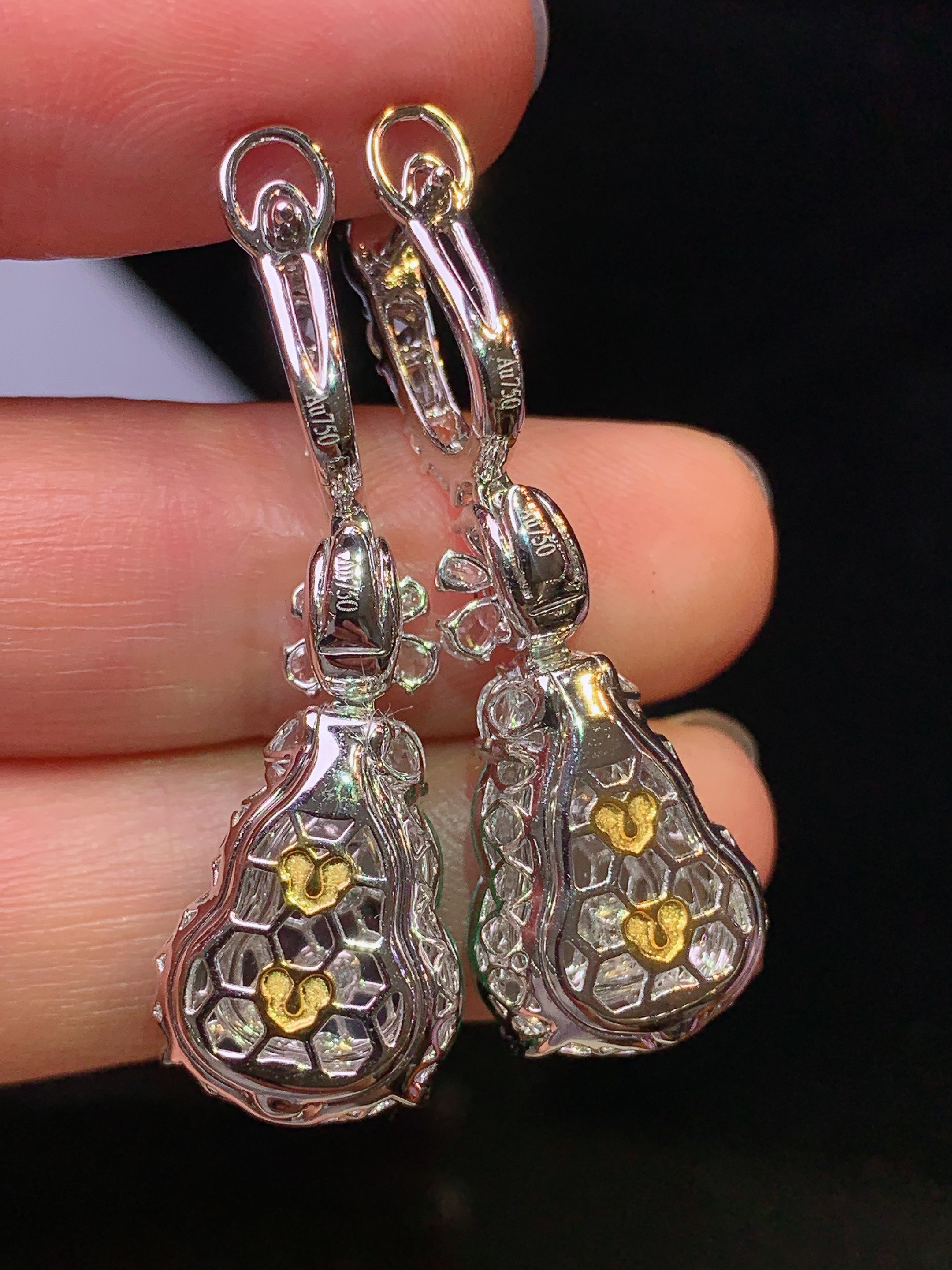 18k金钻镶嵌翠绿葫芦耳坠吊坠两用款 玉质细腻 色泽艳丽清新 水润亮眼 整体尺寸38.6*11.8*9.3h2