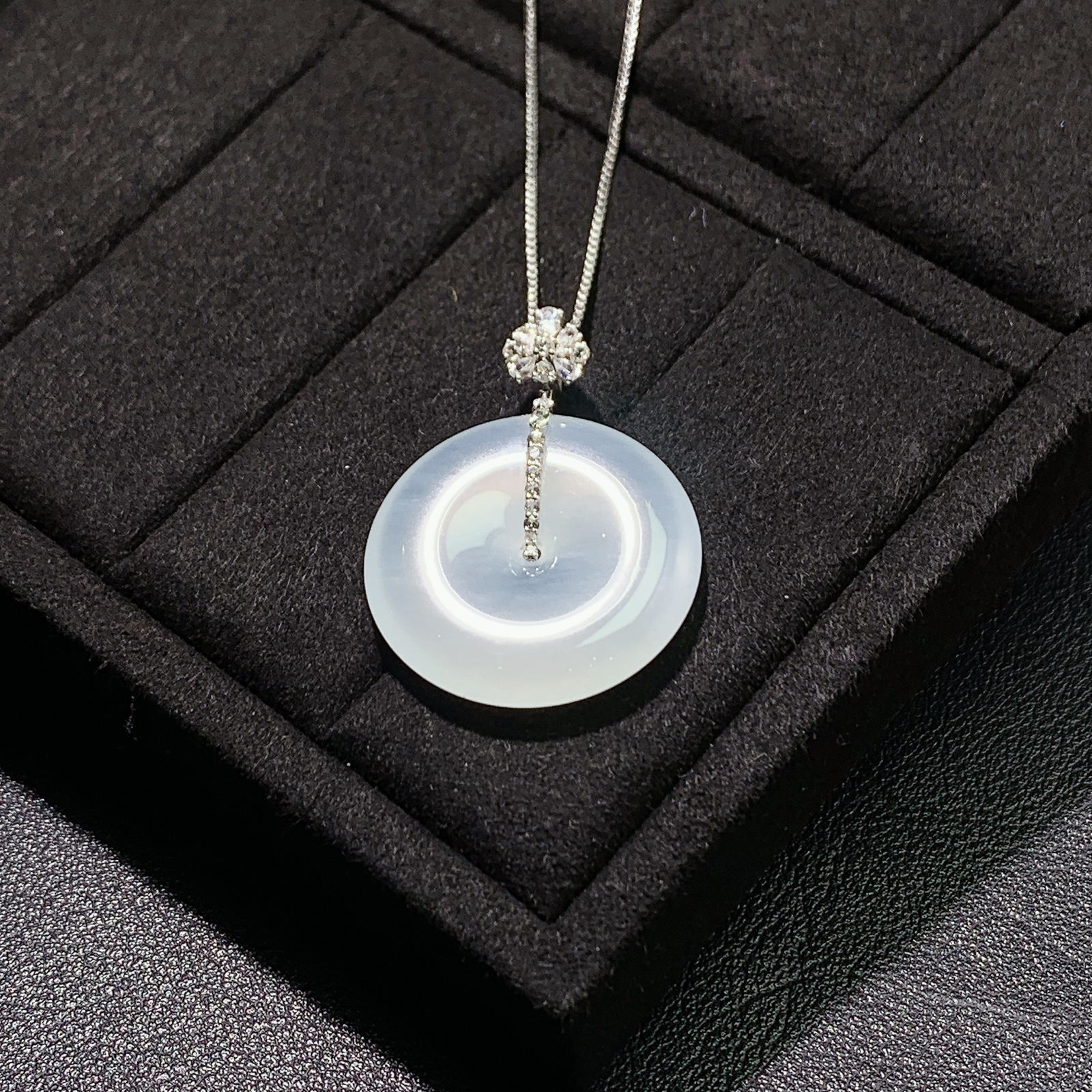 冰润平安扣吊坠 尺寸35.6-26.9-5.4毫米