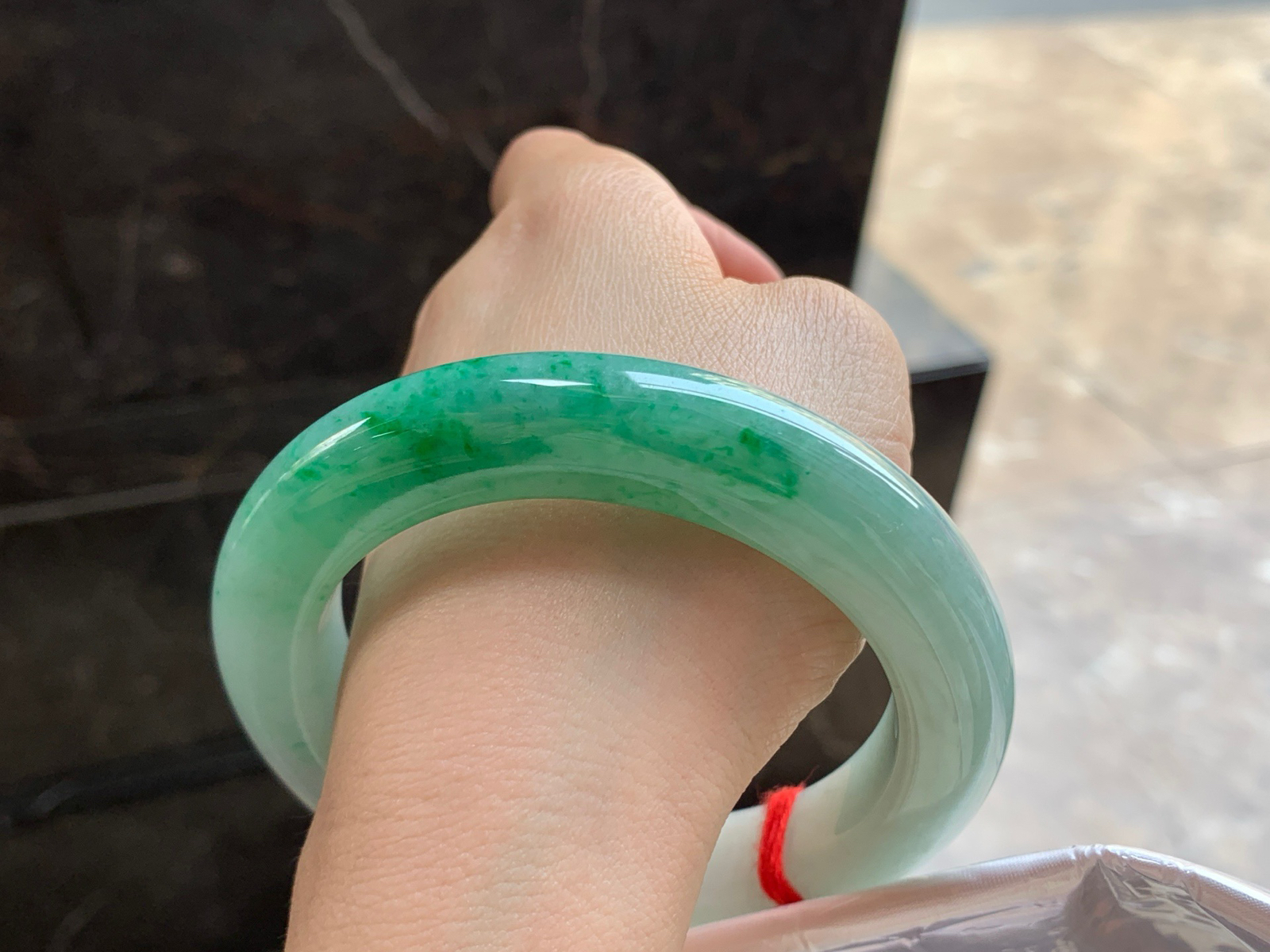 62-12.8-11.8

带色大圈手镯^_^鲜艳