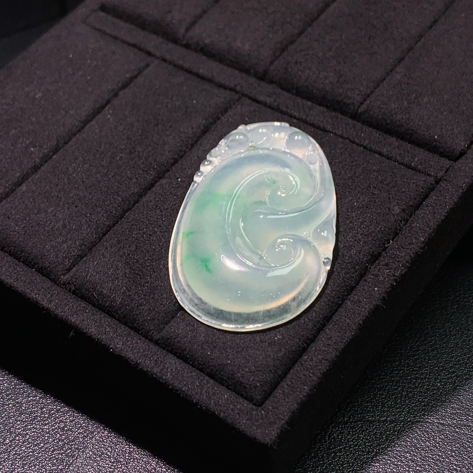 冰种飘绿事事如意吊坠 尺寸51.6-32.5-6.5毫米