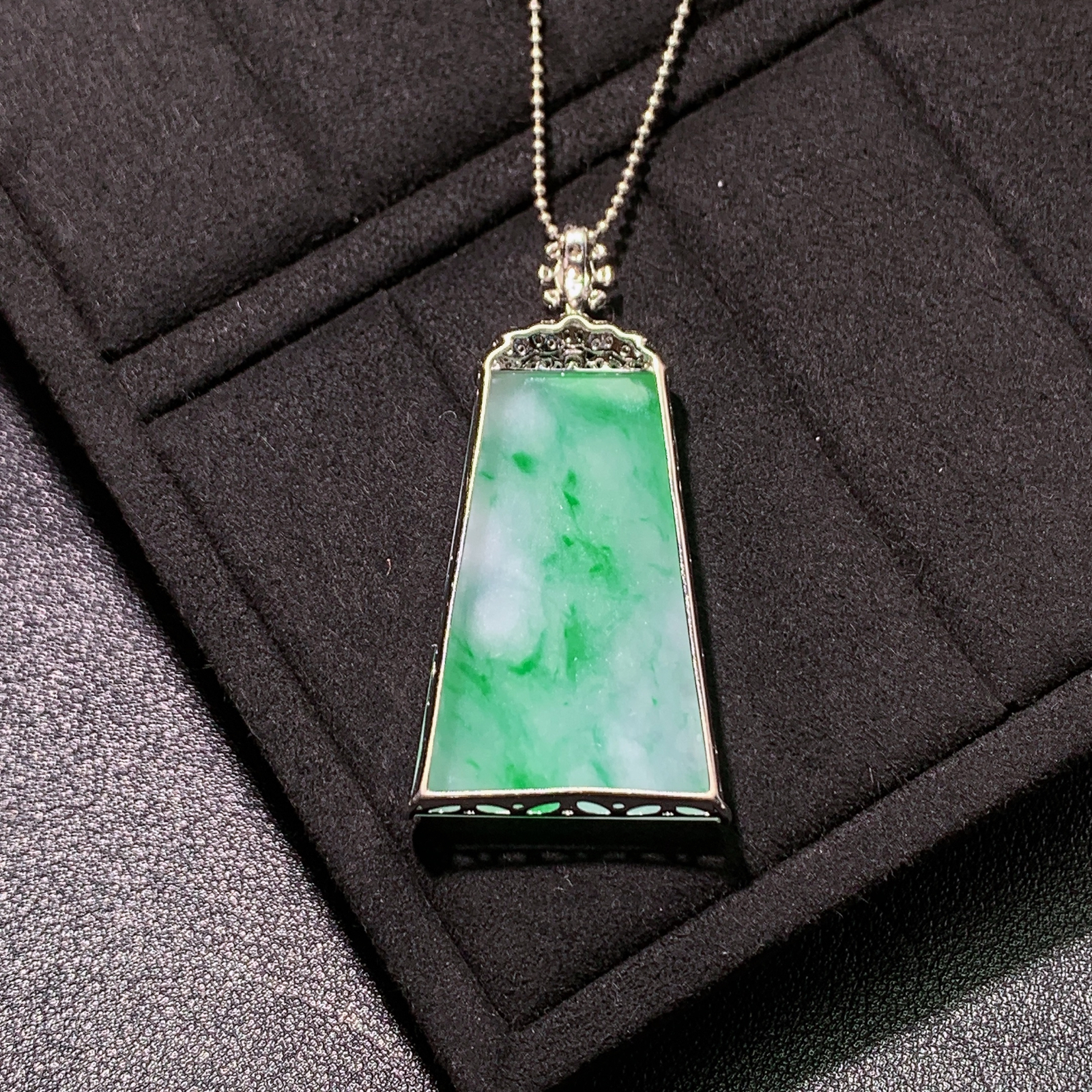 糯种带色无事牌吊坠 尺寸50.5-26.6-8.1毫米