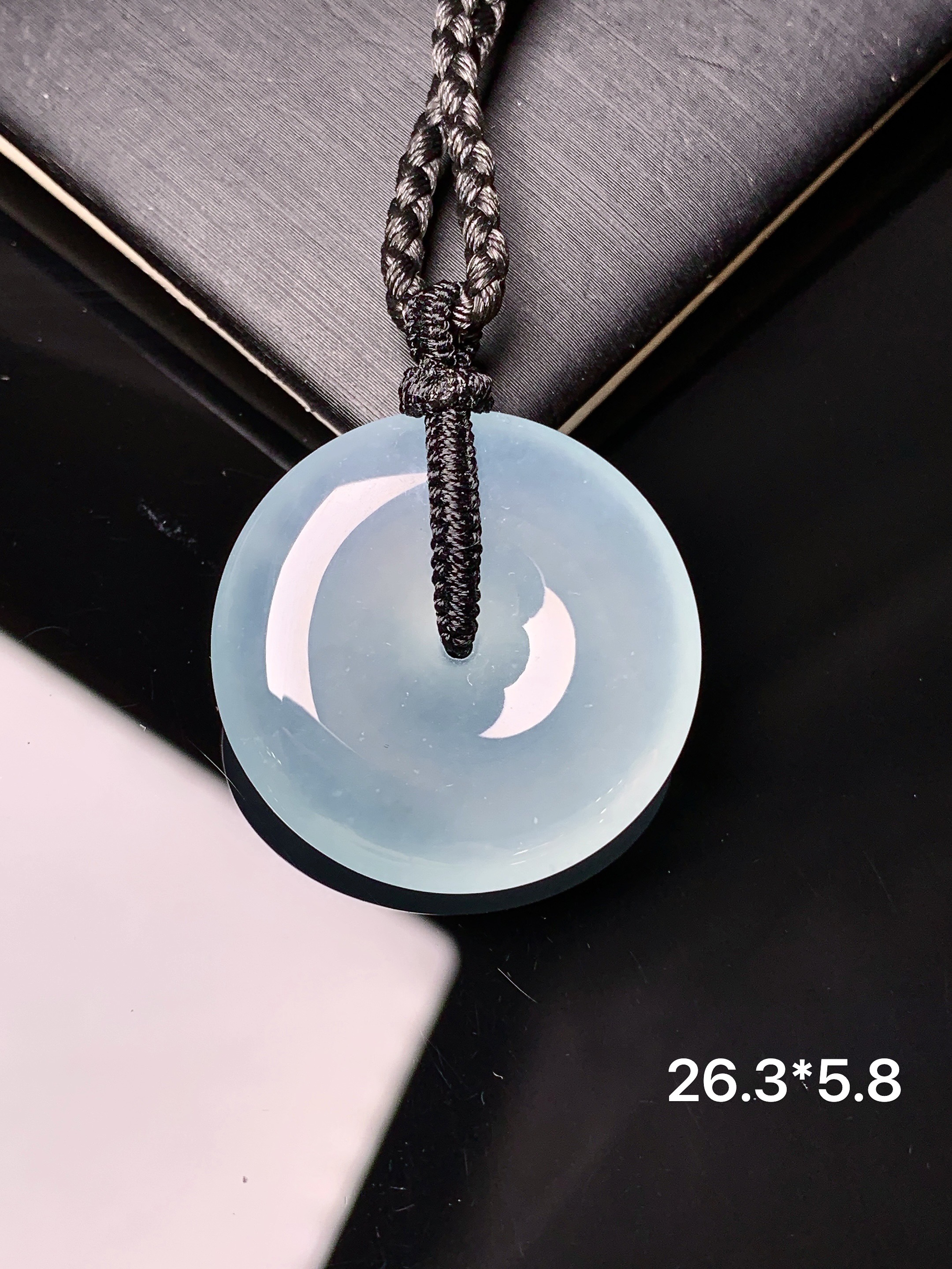 冰种平安扣吊坠 玉质细腻 色泽艳丽清新 水润亮眼 整体尺寸26.3*5.8x1