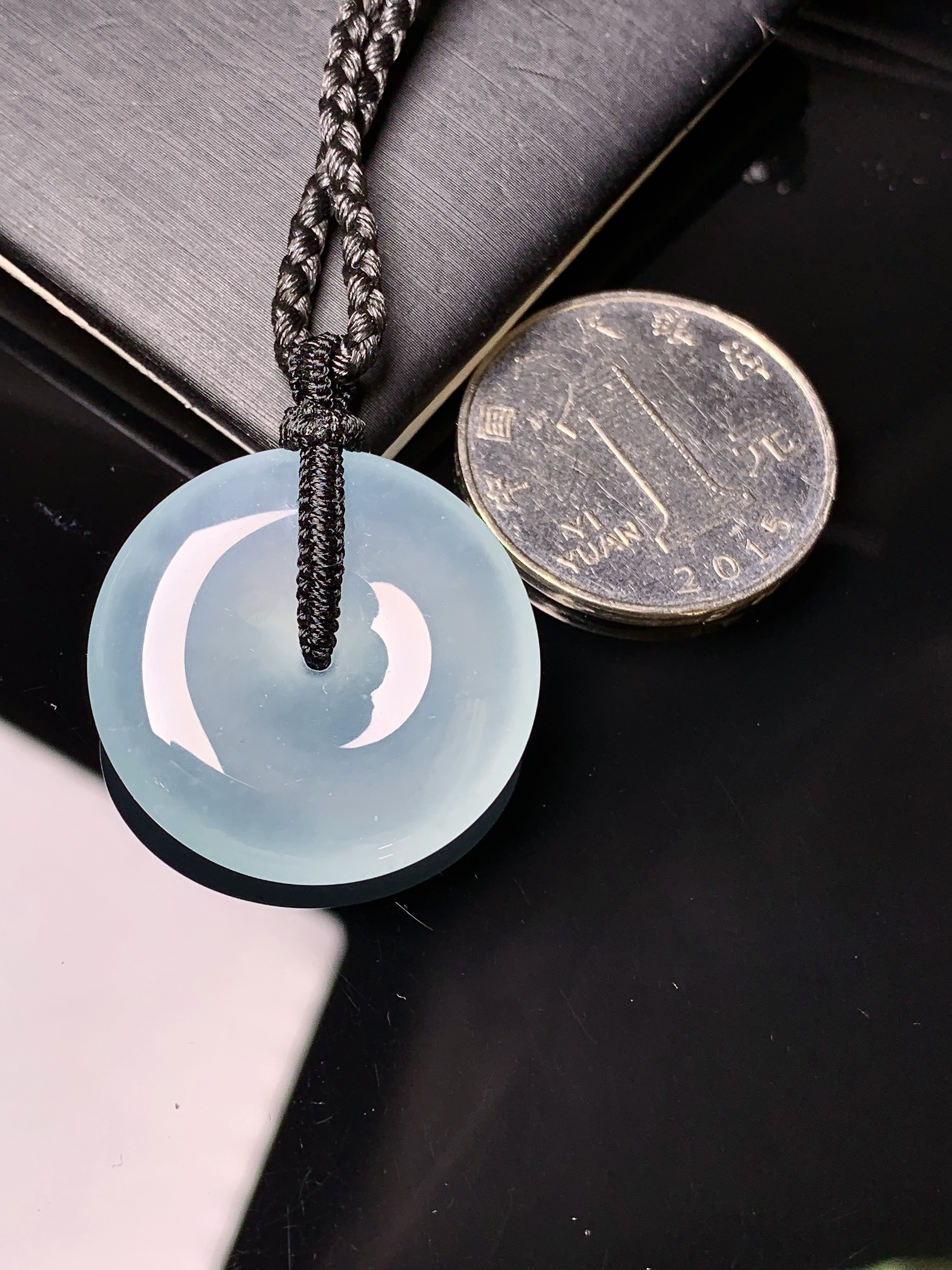 冰种平安扣吊坠 玉质细腻 色泽艳丽清新 水润亮眼 整体尺寸26.3*5.8x1