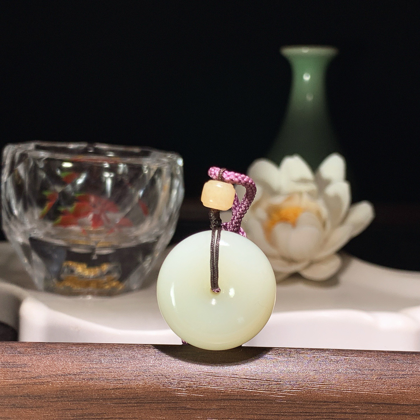 和田玉白玉糖料平安扣挂件 尺寸22/10重11.3克。玉质细腻油润。手推出油。佩戴高端典雅。lt260319