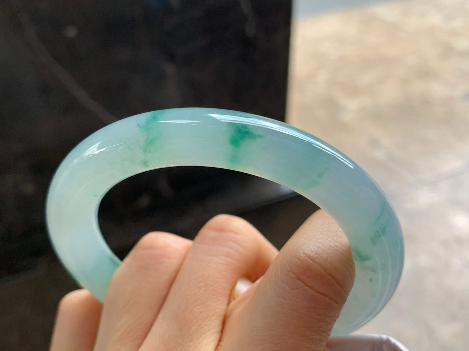 59-10.8

飘花圆条手镯^_^玉质温润