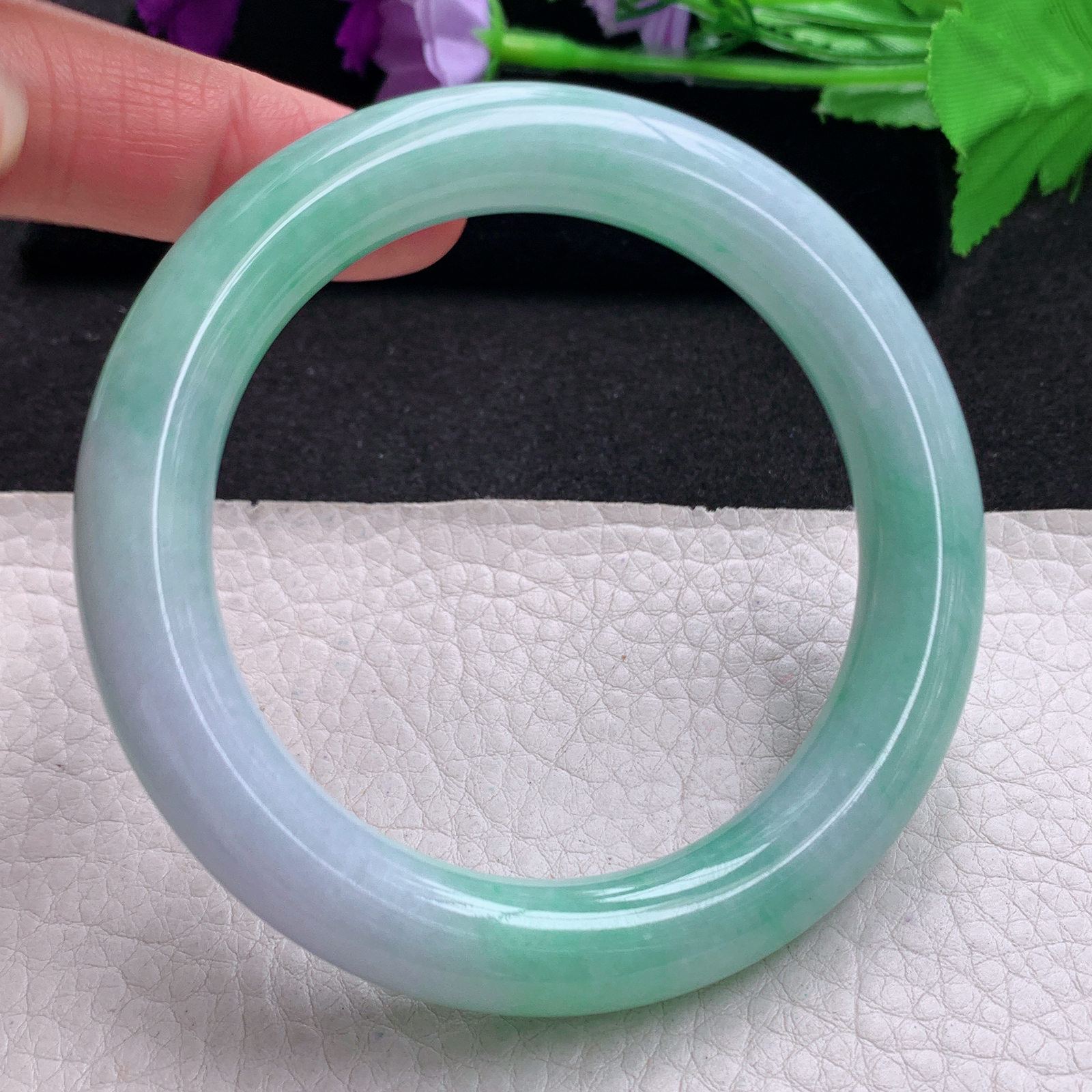 js实拍59*11.5*11美人镯 缅甸翡翠a货玉手镯精美淡春带彩圆条玉手环