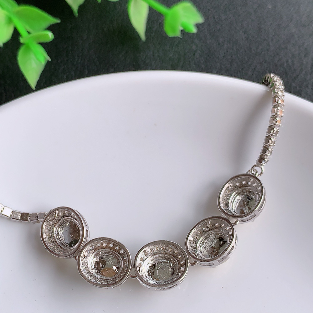 冰黄翡蛋面手链，水水润润，珠圆玉润，颜色鲜艳，妙明清净，清秀高雅，佩戴效果优雅迷人！性价比超值 W815.18  取一尺寸：10-8.8-6.8mm    裸石尺寸：6.5mm