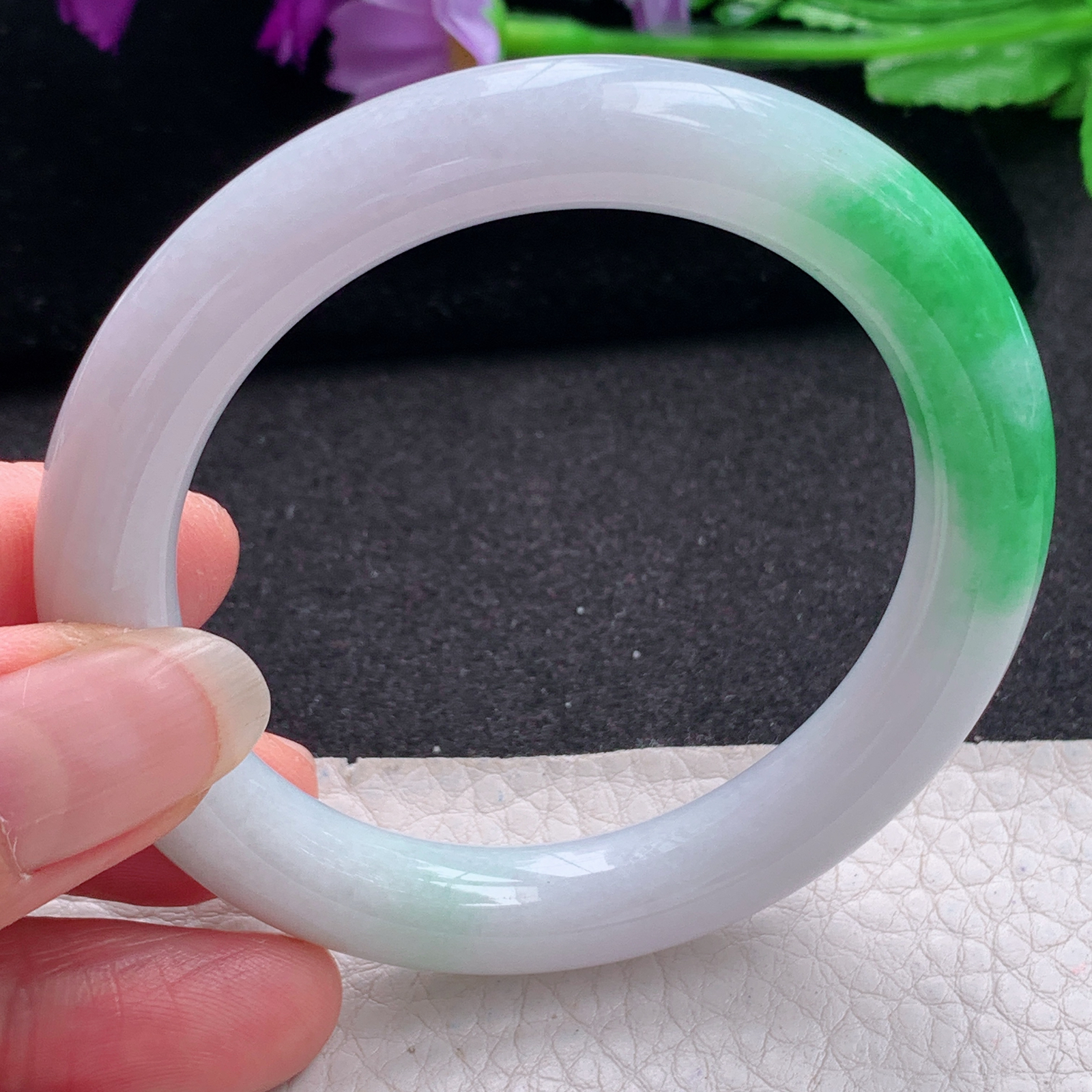 xc实拍53.5*9.8美人镯 天然缅甸翡翠A货手镯白底青圆条玉手环