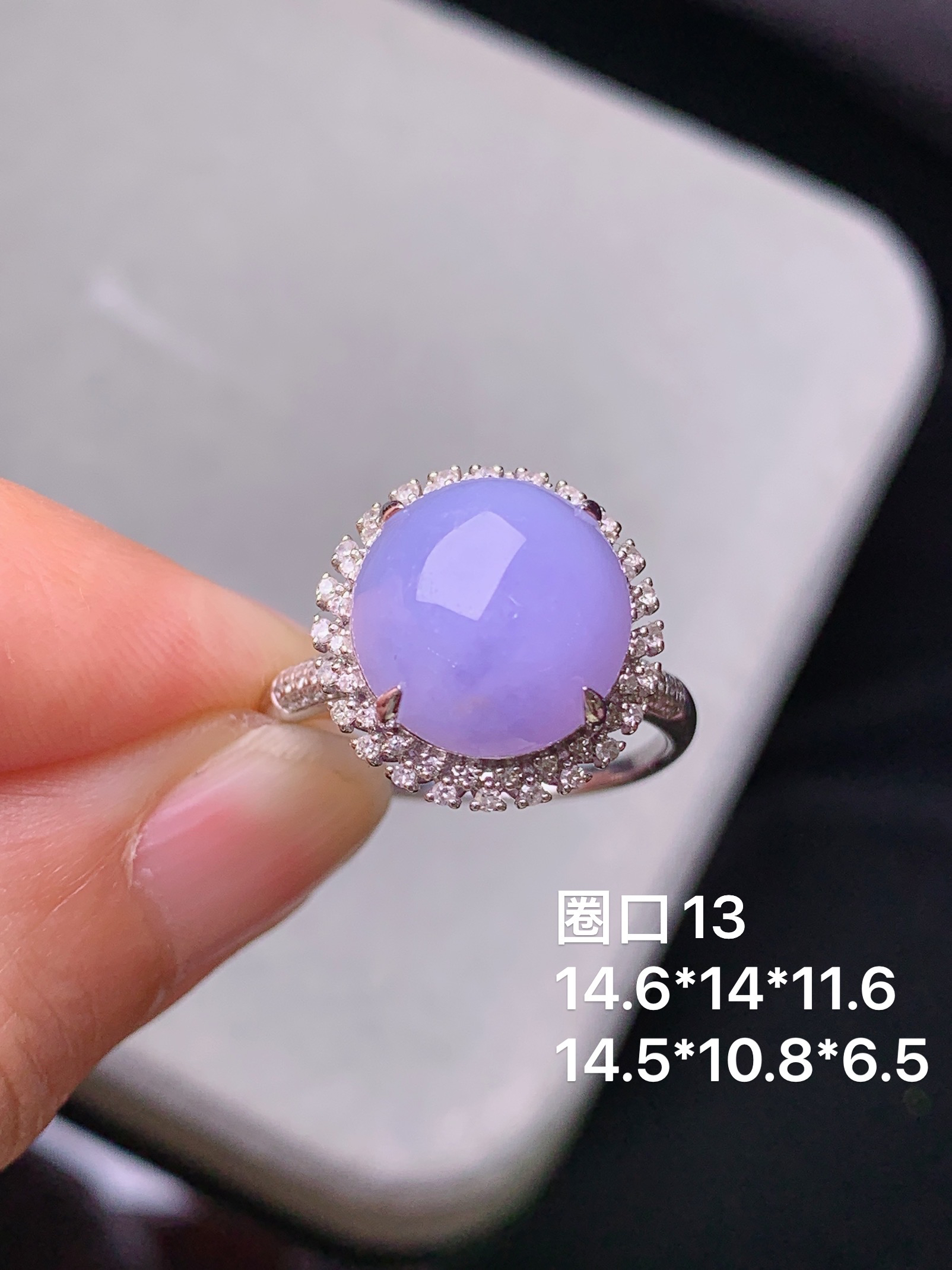 18k金钻镶嵌紫罗兰蛋面戒指 玉质细腻 色泽艳丽清新 水润亮眼 圈口13 整体尺寸14.6*14*11.6c2