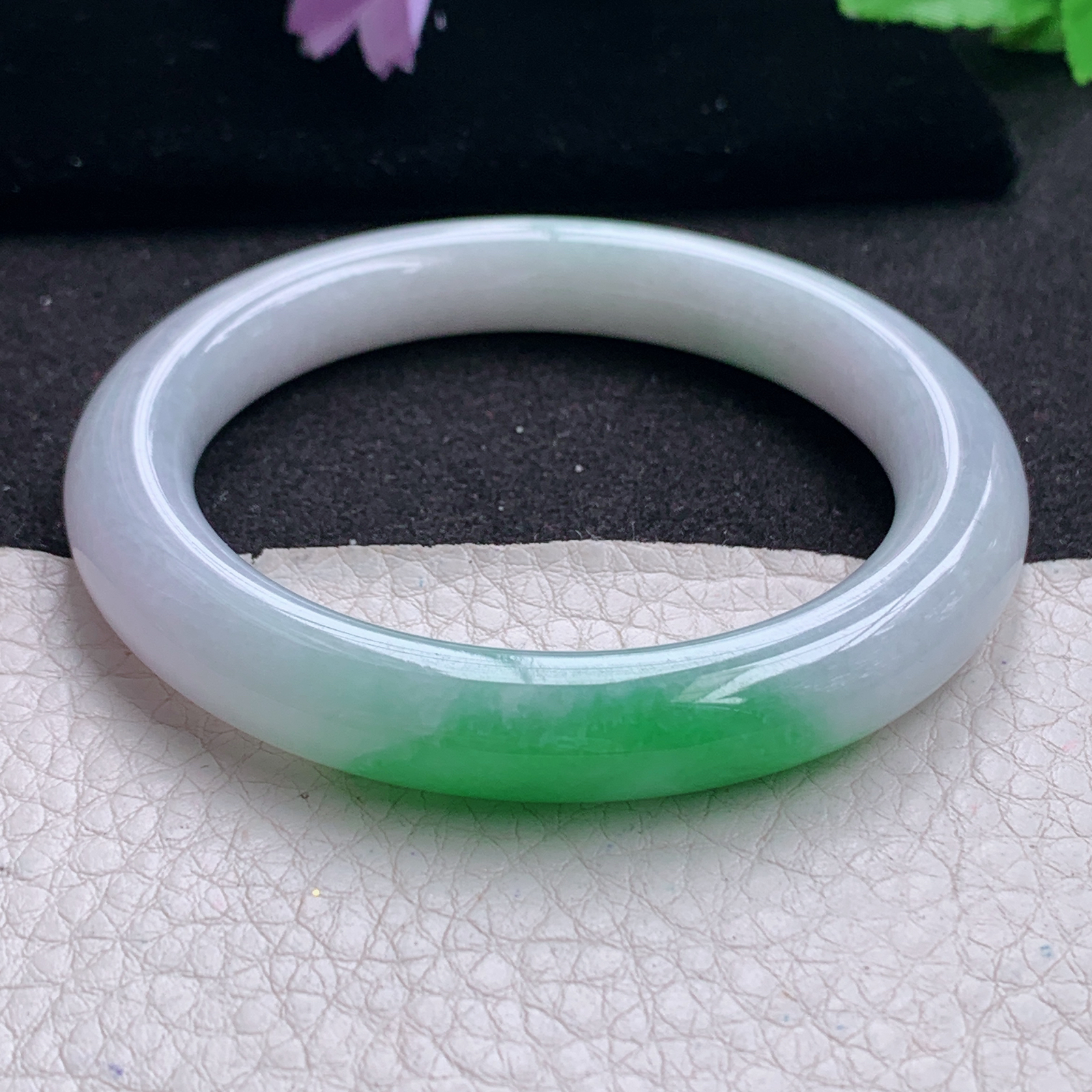 xc实拍53.5*9.8美人镯 天然缅甸翡翠A货手镯白底青圆条玉手环