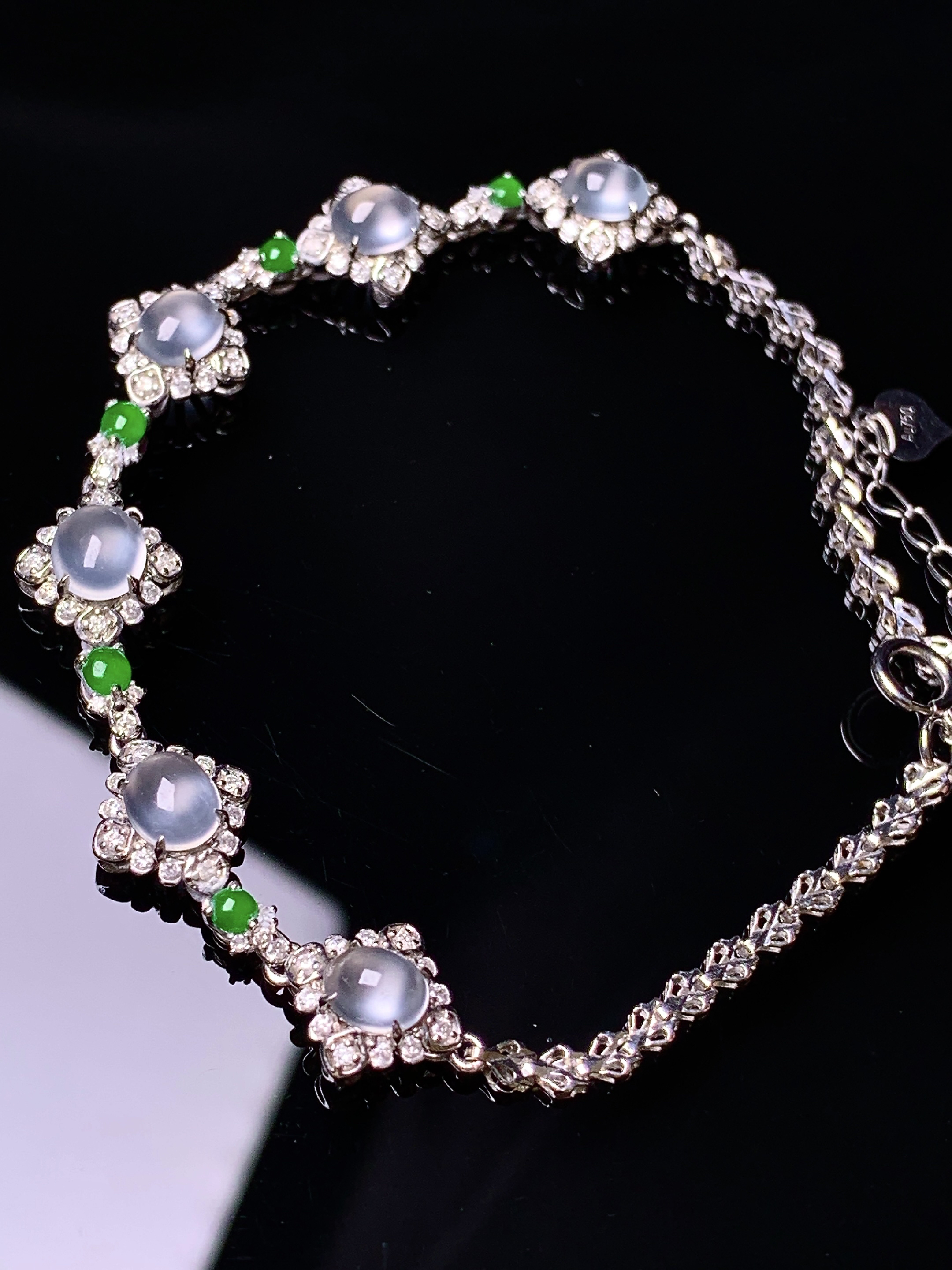 18k金钻镶嵌冰种蛋面手链 玉质细腻 色泽艳丽清新 水润亮眼 整体尺寸170*8.3*5L3