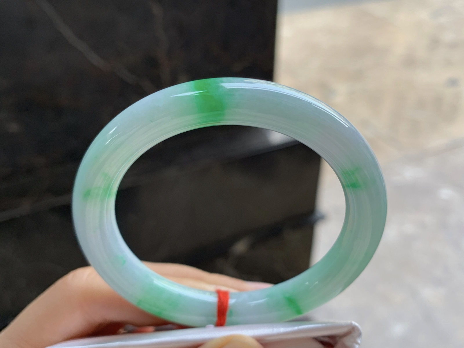 52-9.5

飘绿圆条手镯^_^色阳