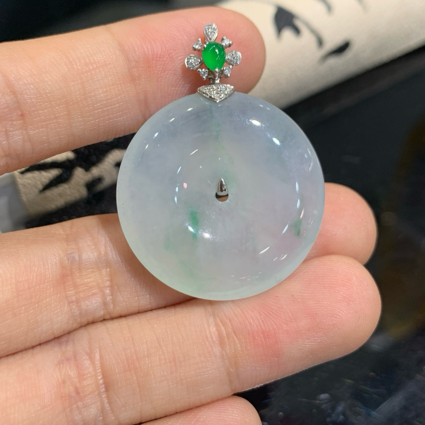 冰润飘绿平安扣吊坠 尺寸37.4-28.5-5.8毫米