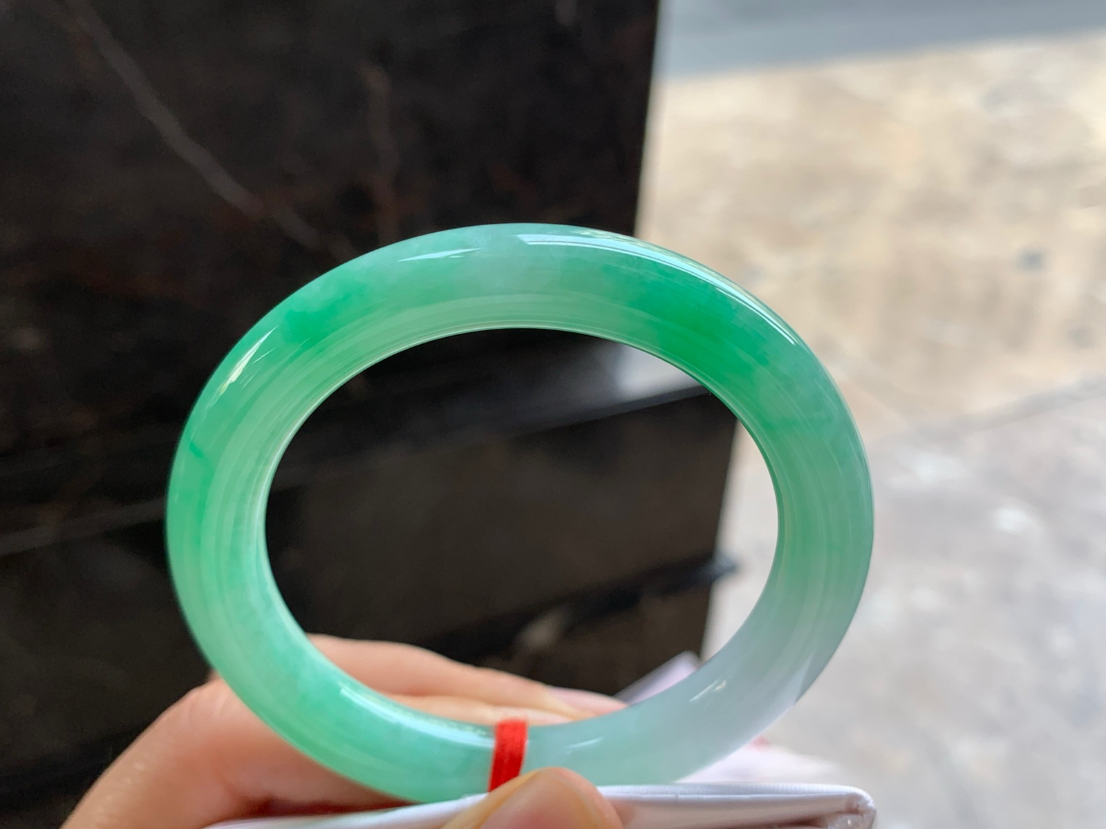 52.5-9.5

阳绿色圆条手镯^_^色阳