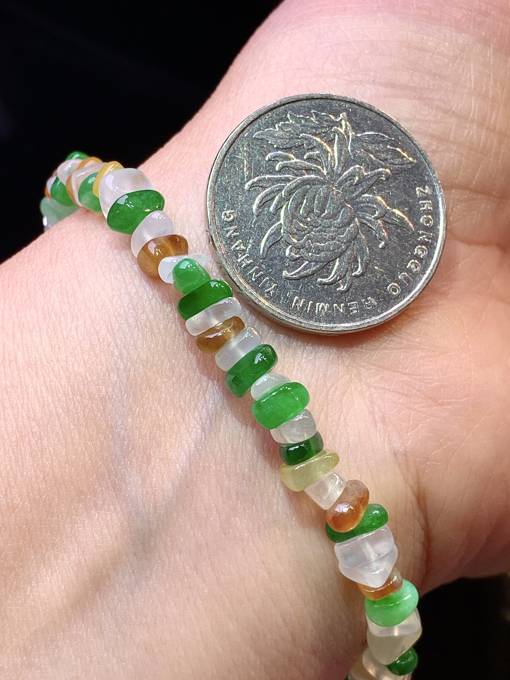 三色随形手链 玉质细腻 色泽艳丽清新 水润亮眼 整体尺寸5.2*4.5*2.6w1