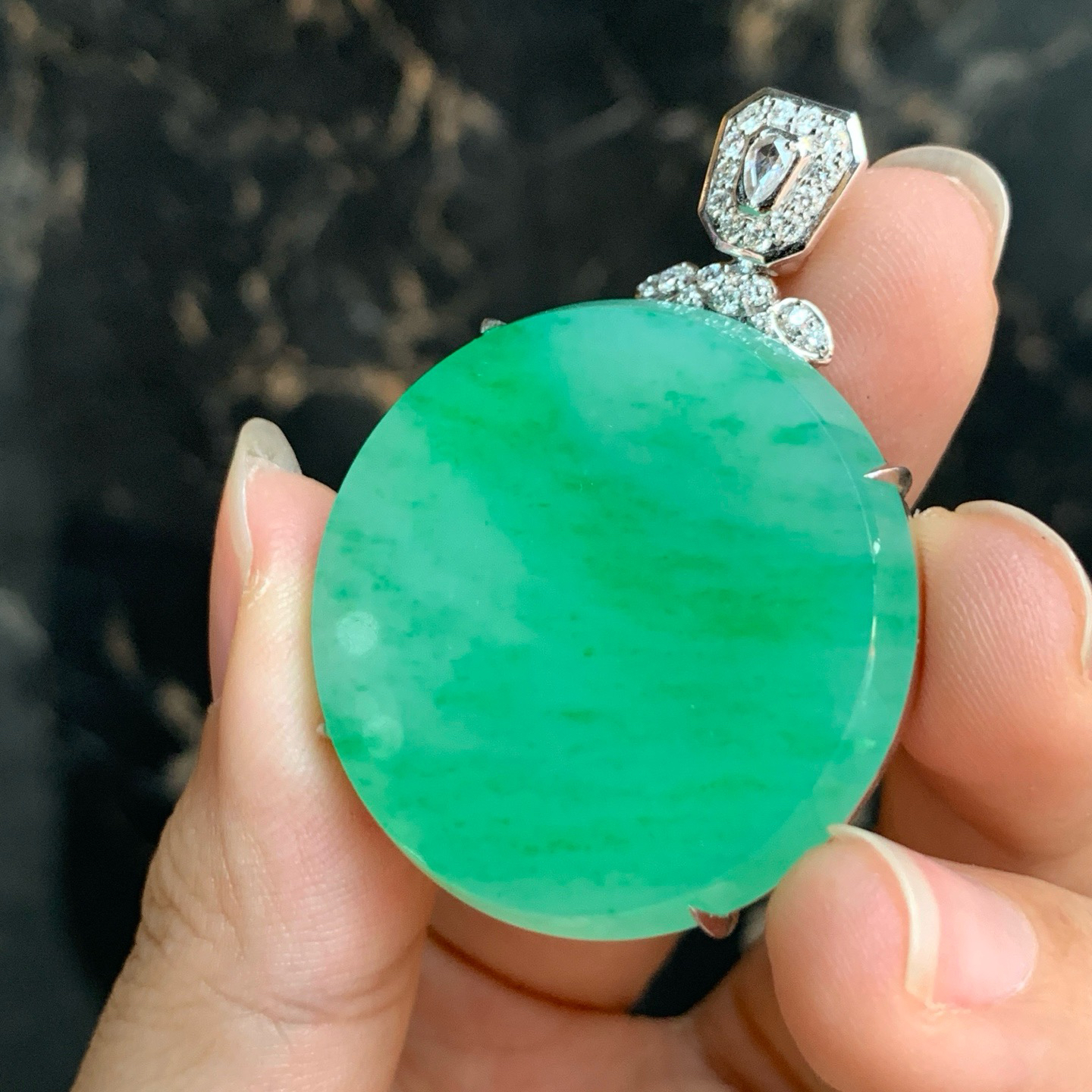 冰糯种带色圆牌吊坠 尺寸43.7-32-7毫米