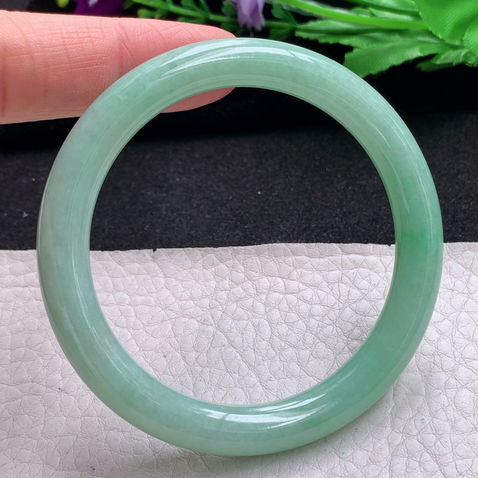 n实拍54*8.4美人镯 天然缅甸翡翠A货手镯细润满绿正圈圆条玉手环