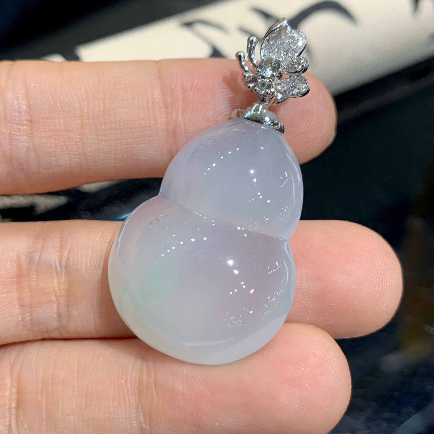 冰润葫芦吊坠 尺寸41.2-22.5-9.2毫米