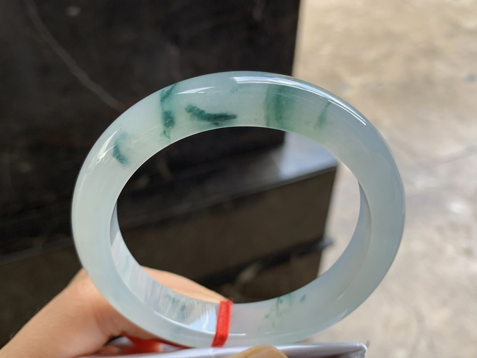 57.5-12.1-8.8

蓝花手镯^_^飘花灵韵