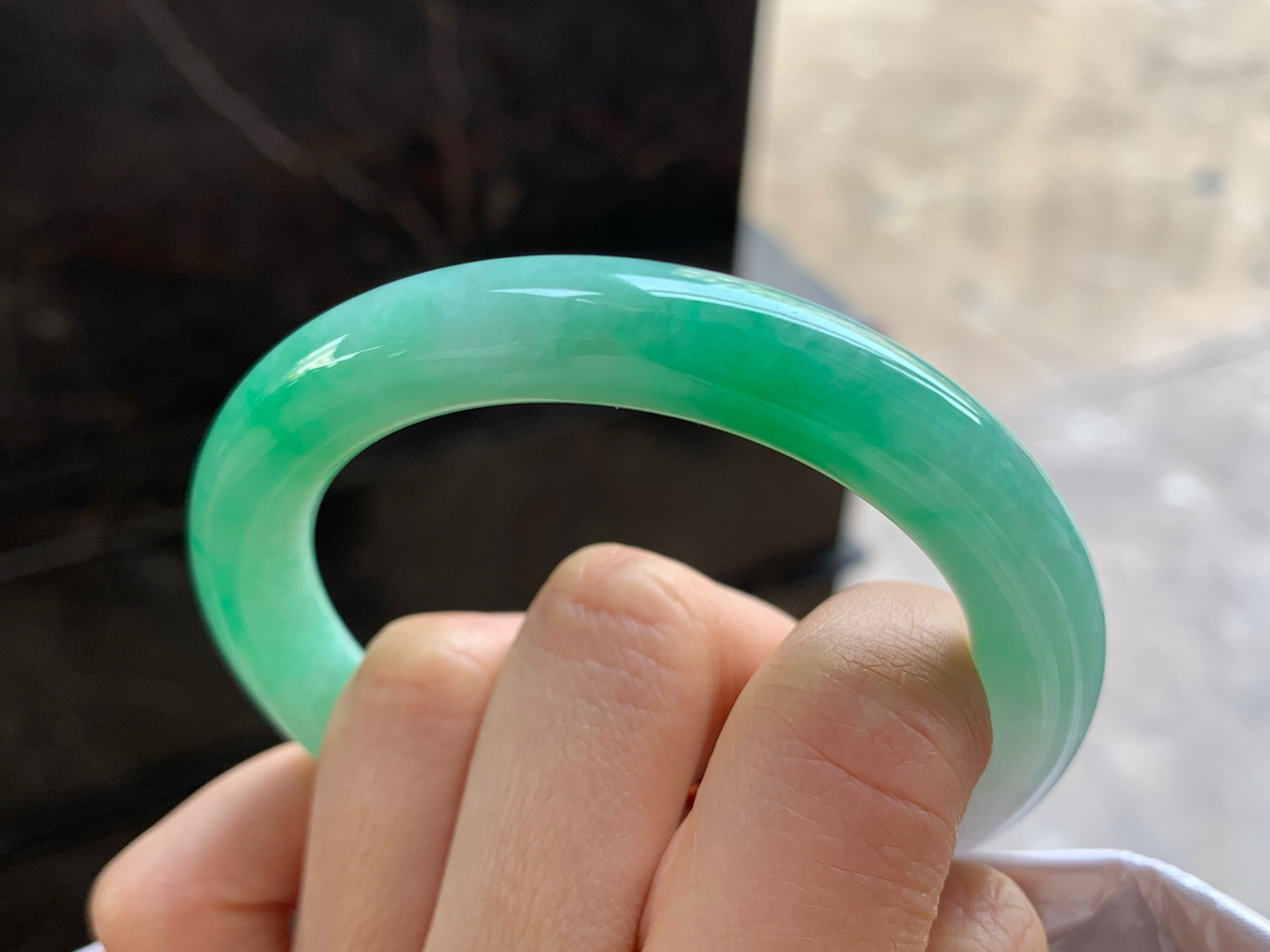 52.5-9.5

阳绿色圆条手镯^_^色阳