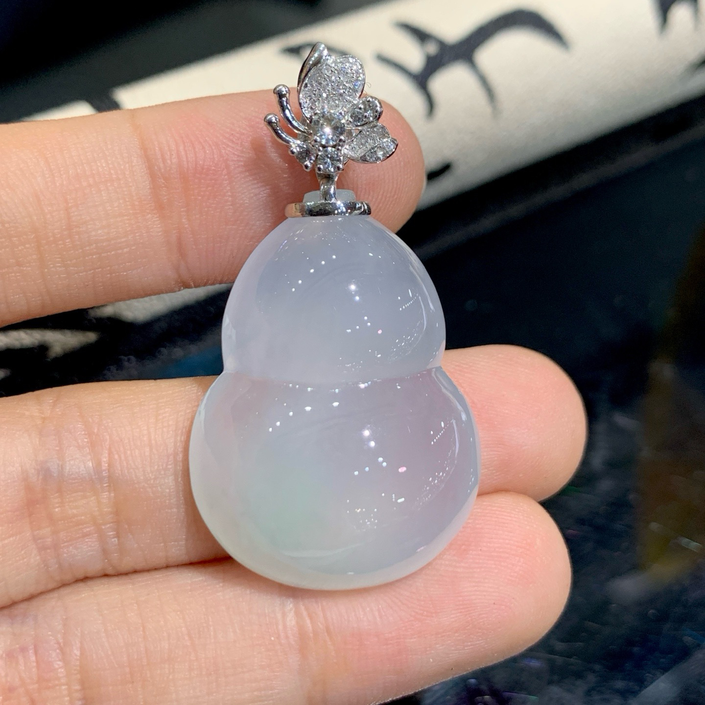 冰润葫芦吊坠 尺寸41.2-22.5-9.2毫米