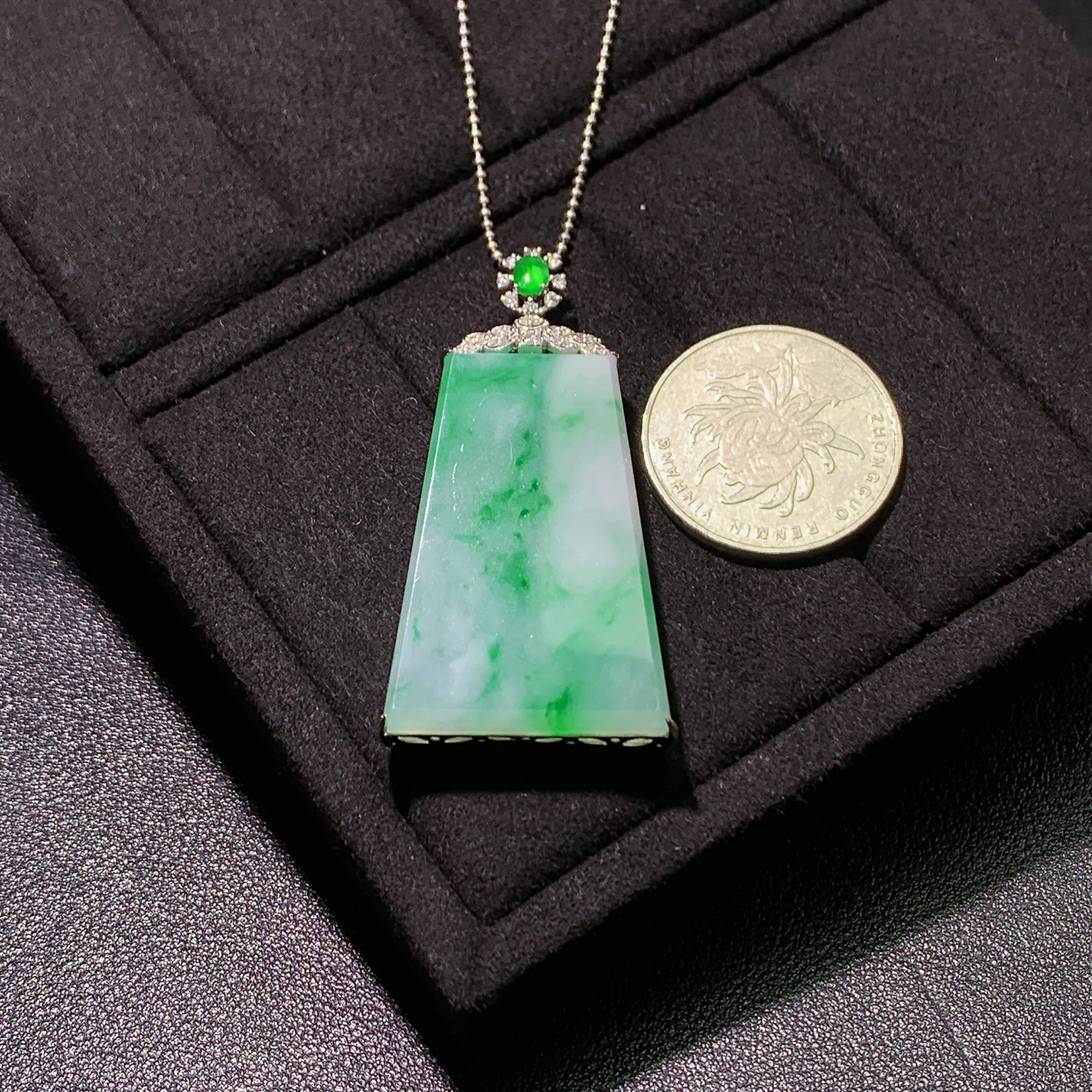 糯种带色无事牌吊坠 尺寸50.5-26.6-8.1毫米