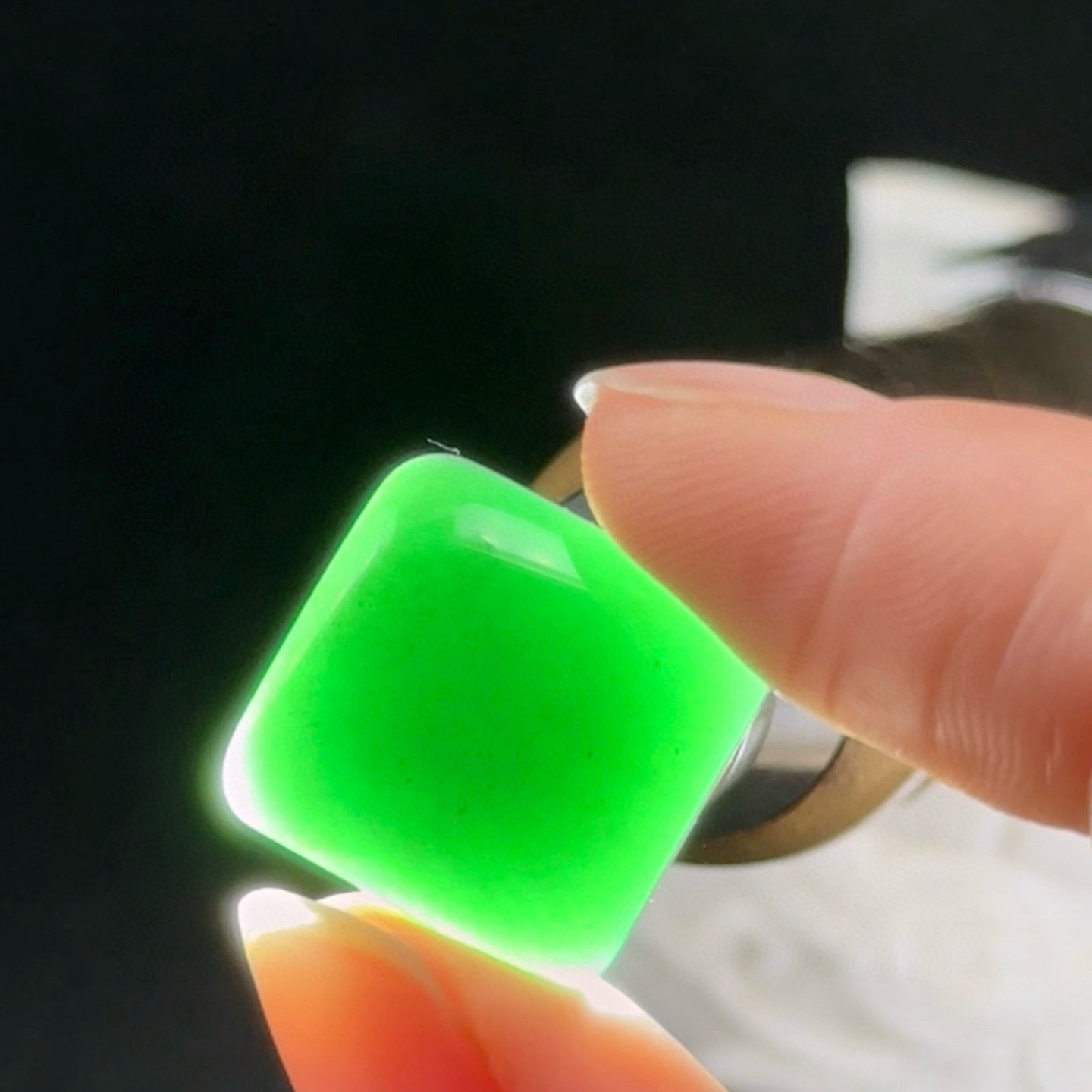 精品墨翠面包型裸石戒面 种好色正 打灯通透 黑度极好 尺寸16.4