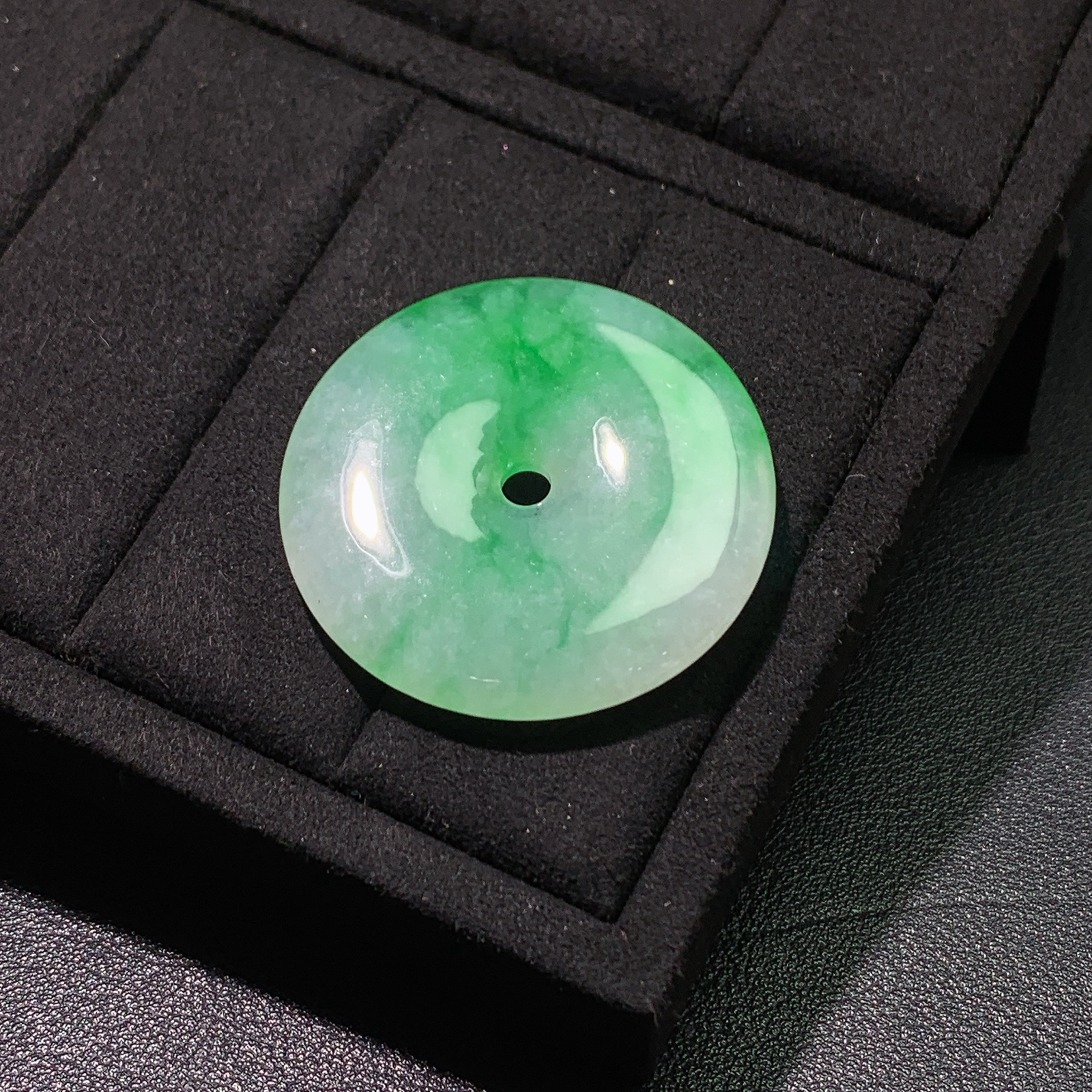 冰糯种带色平安扣吊坠 尺寸38.9-5.6毫米