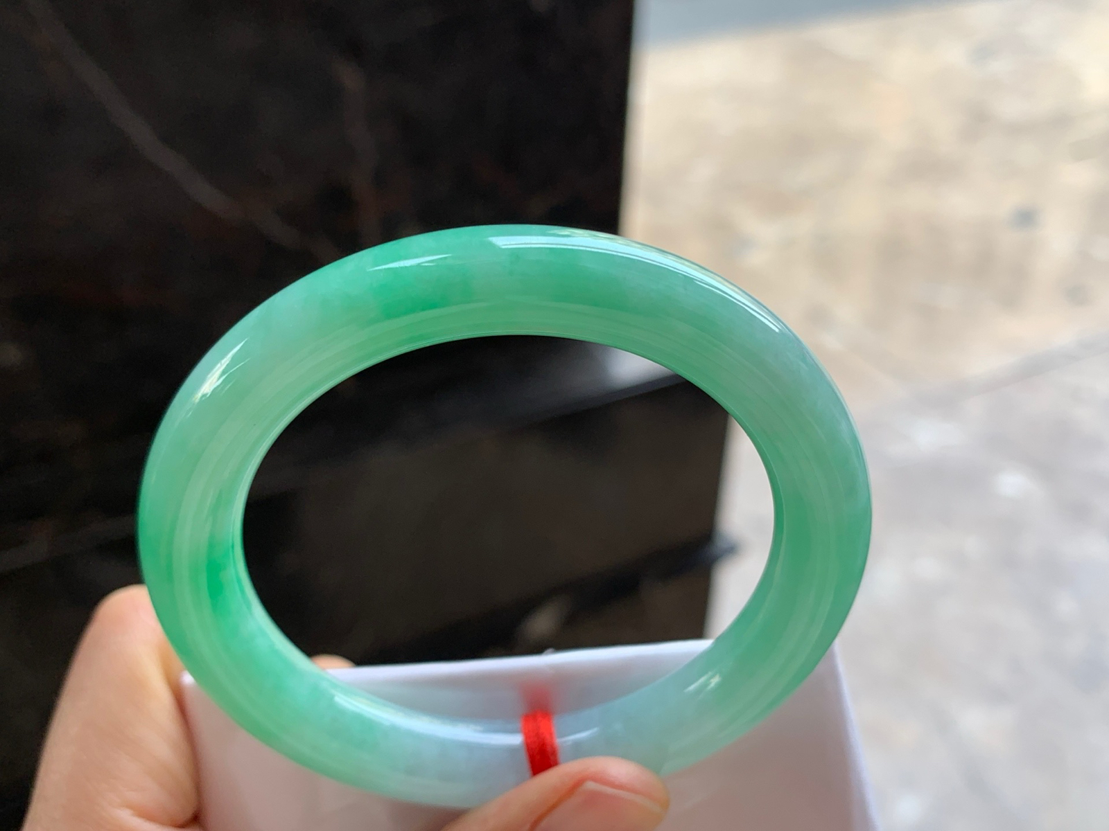 52.5-9.5

阳绿色圆条手镯^_^色阳